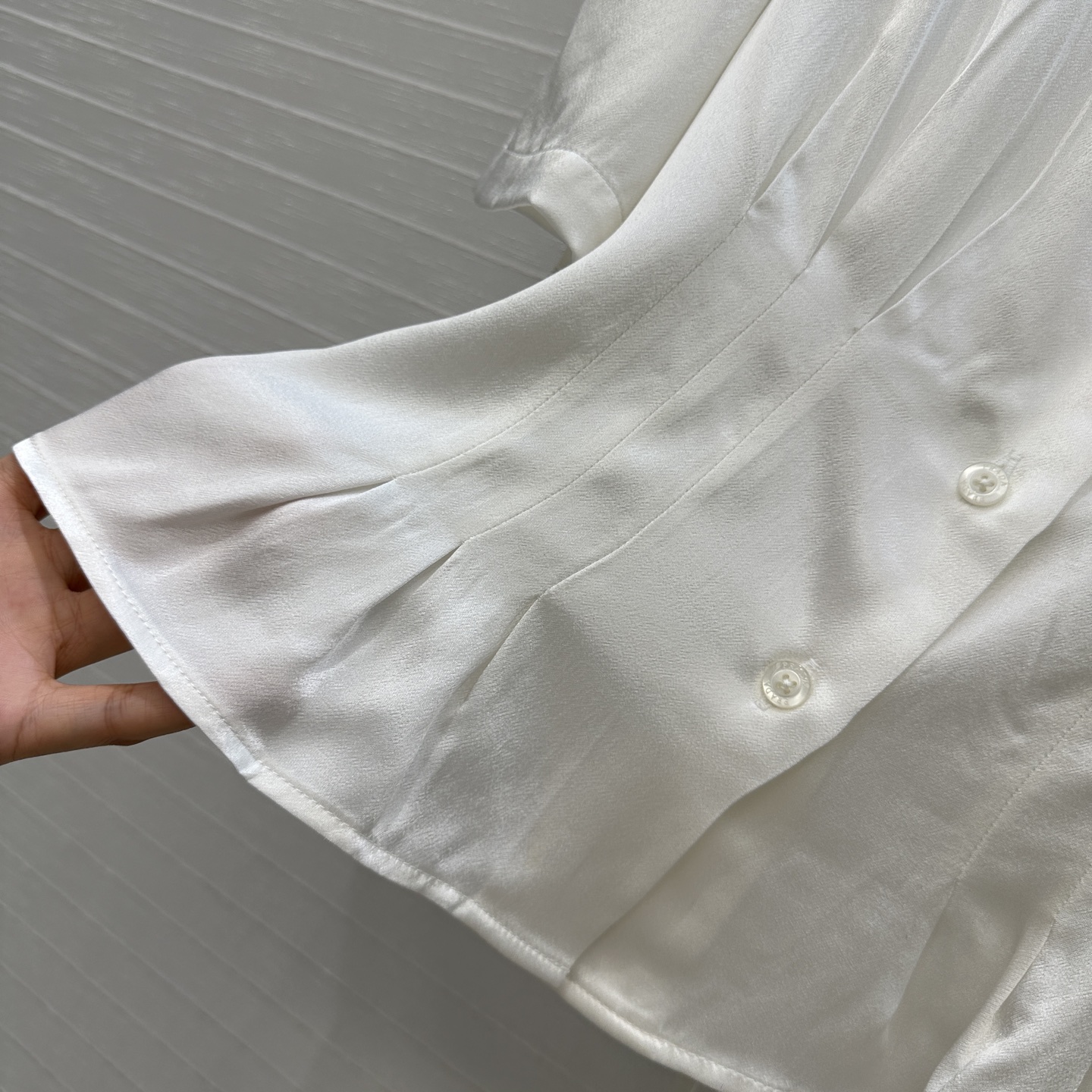 Pra*25 White Short-Sleeve Blouse: Elegant Pleated Design, Comfortable Fit, S-L Sizes 6 i1747682533319 1939 0 4
