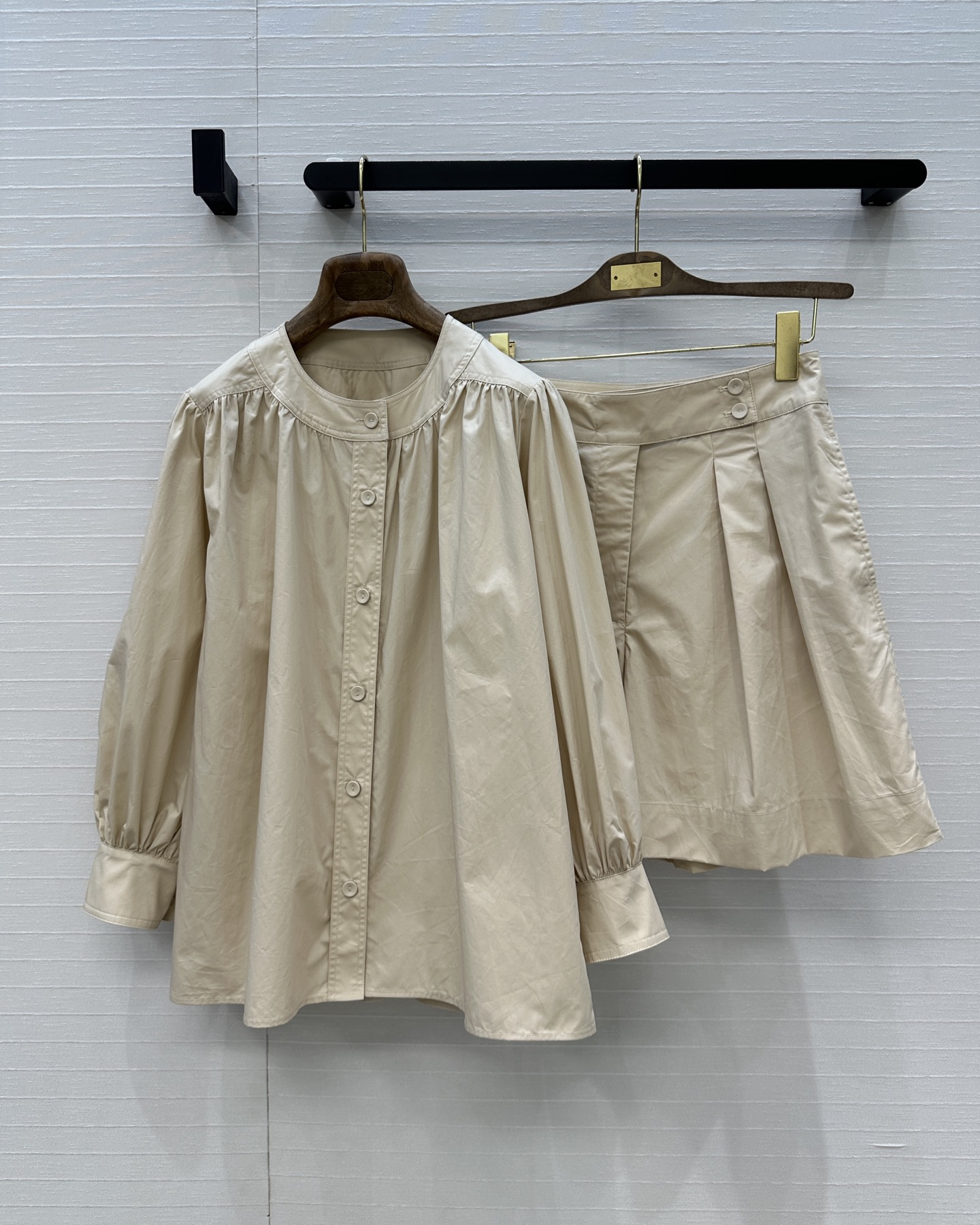 Elegant Women's Set: Lantern Sleeve Shirt & Bermuda Shorts - Premium Cotton 2 i1747683551711 6753 0 0