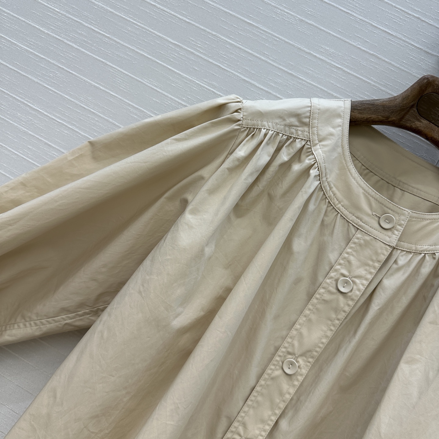 Elegant Women's Set: Lantern Sleeve Shirt & Bermuda Shorts - Premium Cotton 5 i1747683551847 6062 0 3