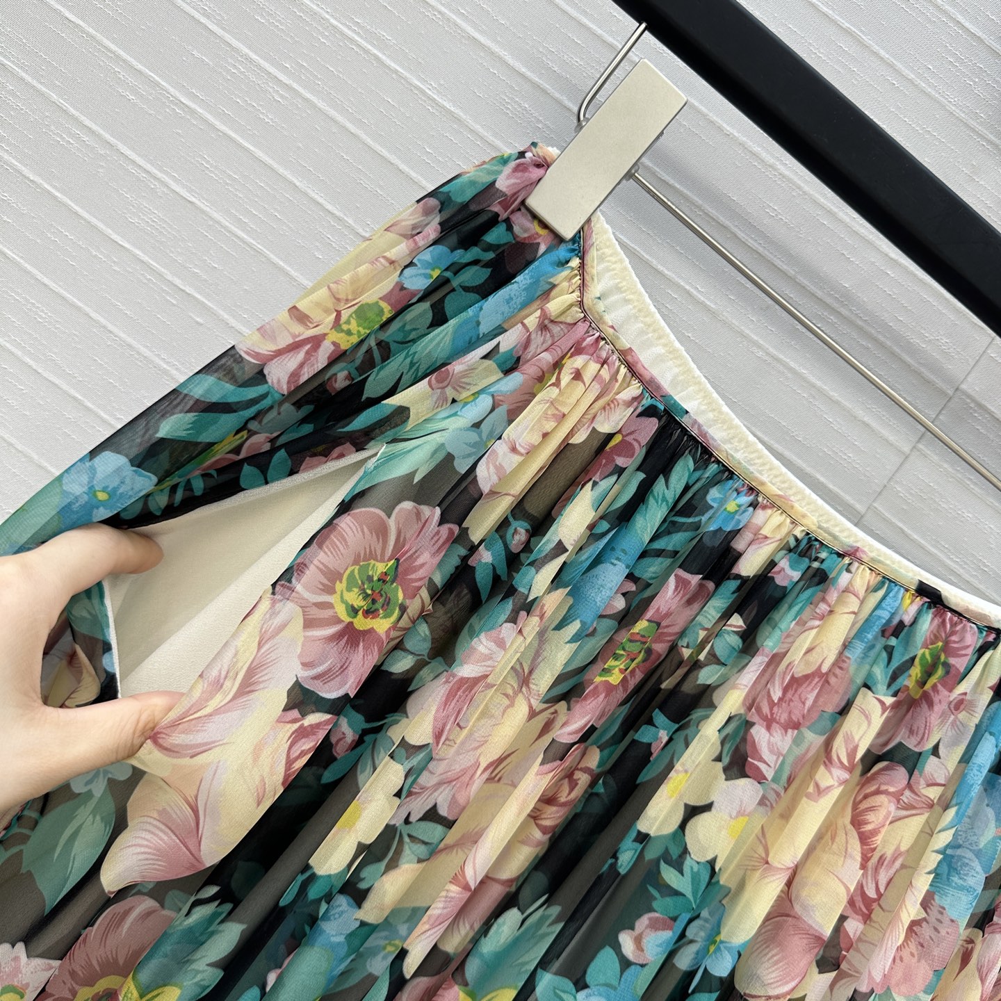 Chlo*25 Early Spring Original Female Suit: Romantic Roses and Snowflakes, Age-Reducing Design. - 图片 4