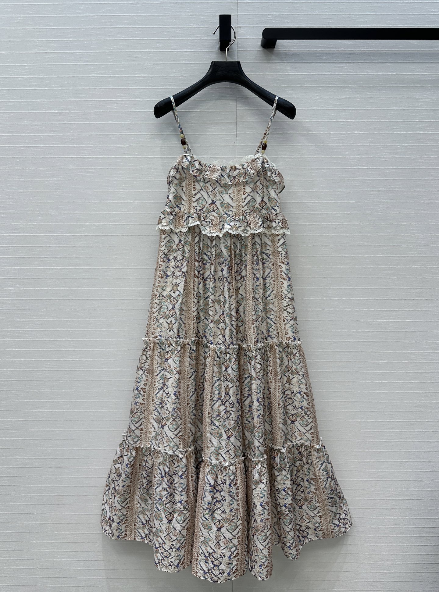 Z-Im25 Nanfa Vacation Plaque Dress: Romantic Lace-Level Cosmopolitan Design