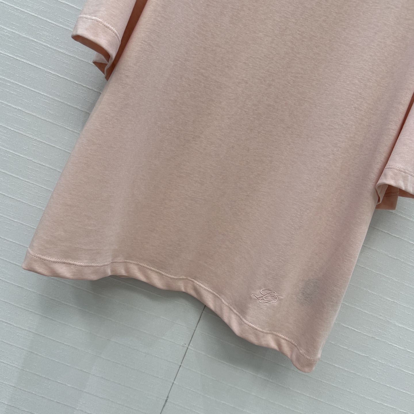 独家首发！原单品质❤️Loro Piana 新品极简老钱休闲风短袖T恤，白富美必入长期主义单品。撞色领条
