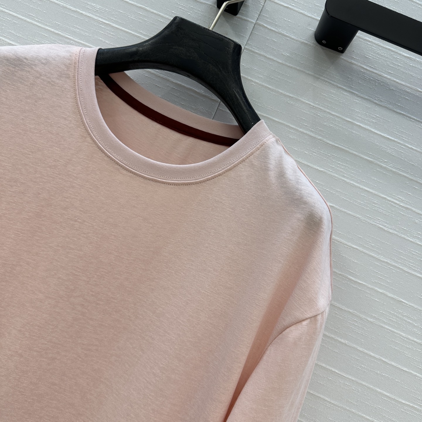 独家首发！原单品质❤️Loro Piana 新品极简老钱休闲风短袖T恤，白富美必入长期主义单品。撞色领条