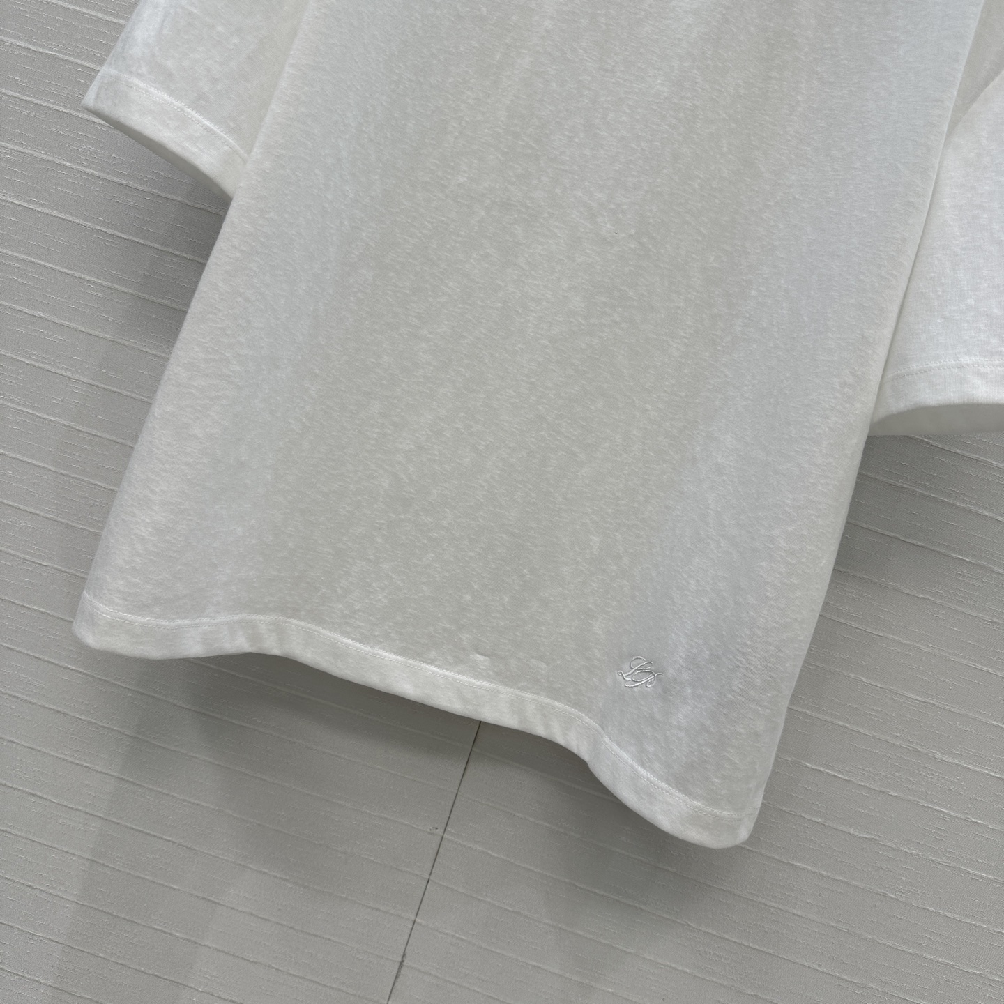 独家首发！原单品质❤️Loro Piana 新品极简老钱休闲风短袖T恤，白富美必入长期主义单品。撞色领条