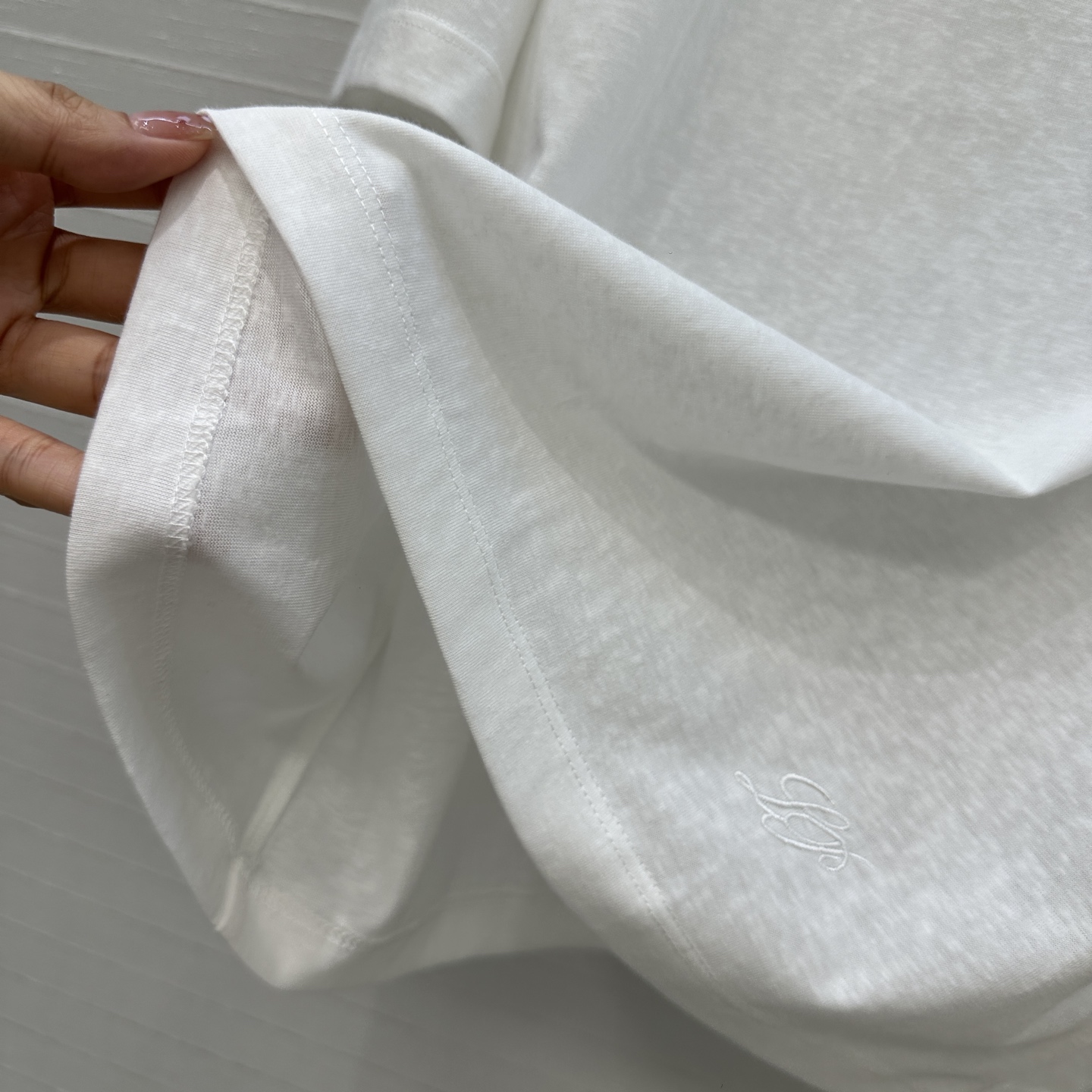 独家首发！原单品质❤️Loro Piana 新品极简老钱休闲风短袖T恤，白富美必入长期主义单品。撞色领条