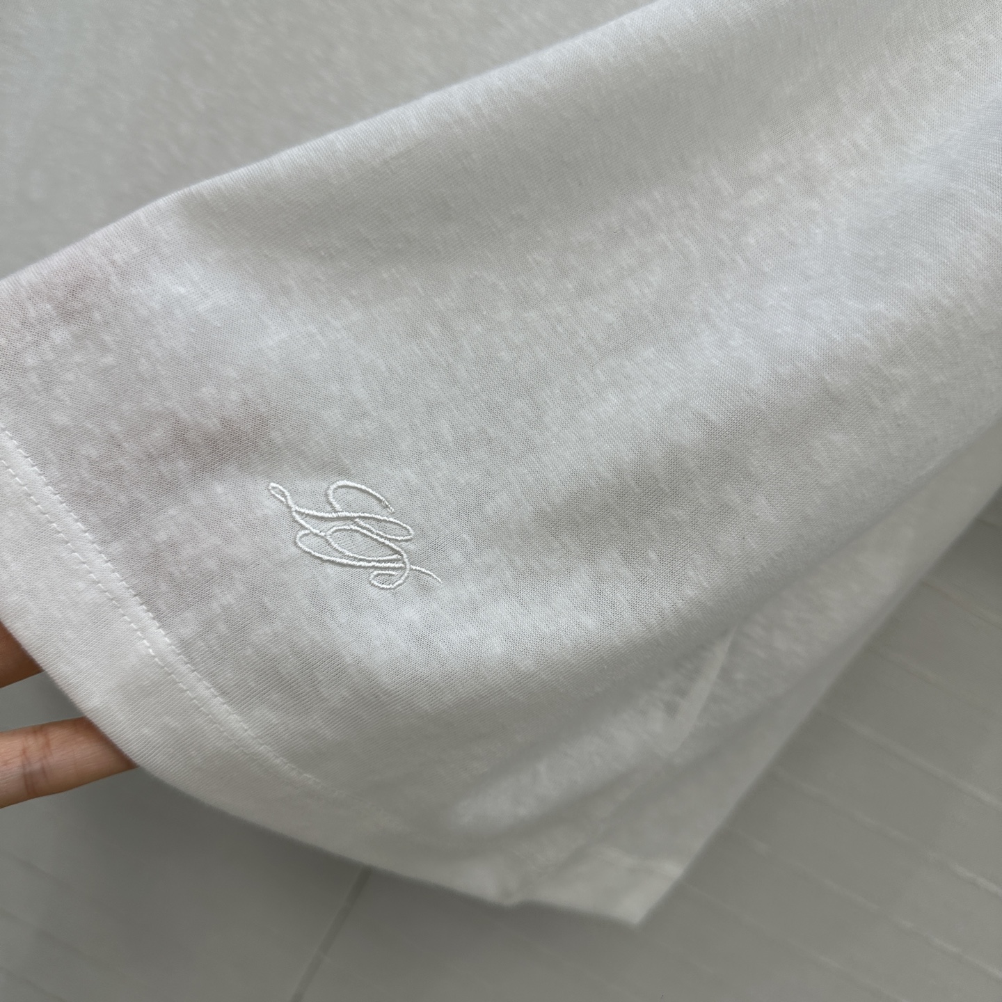 独家首发！原单品质❤️Loro Piana 新品极简老钱休闲风短袖T恤，白富美必入长期主义单品。撞色领条