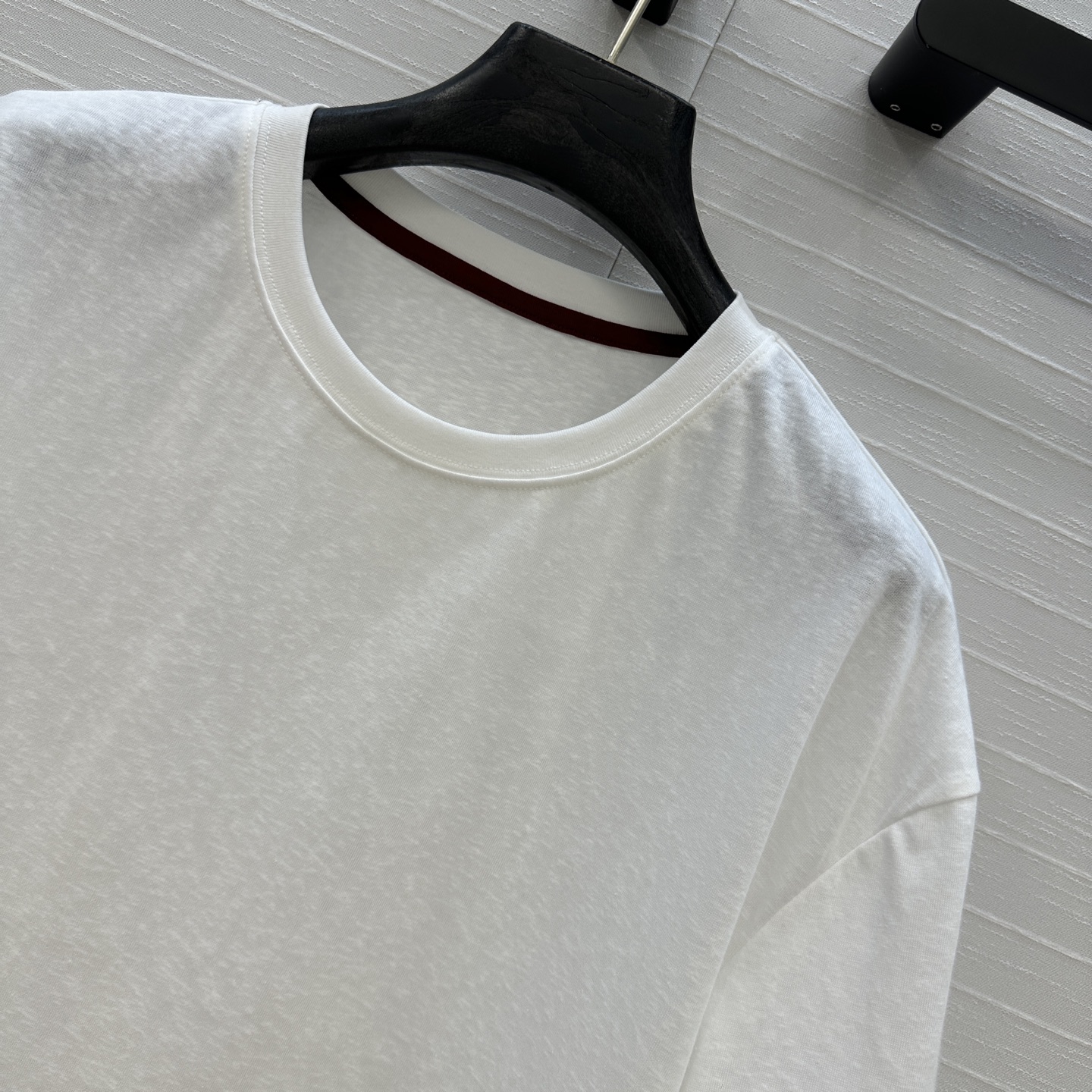 独家首发！原单品质❤️Loro Piana 新品极简老钱休闲风短袖T恤，白富美必入长期主义单品。撞色领条