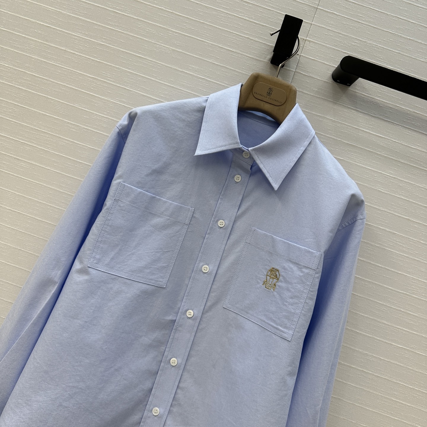 独家首发❤️原单品质，Bc长期主义穿搭！干净松弛老钱风牛津棉布衬衫！金属感刺绣徽章图案低调奢华细节感满满