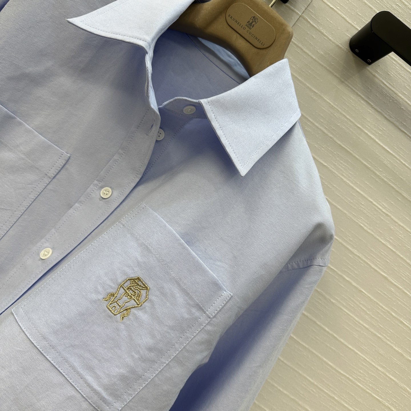 独家首发❤️原单品质，Bc长期主义穿搭！干净松弛老钱风牛津棉布衬衫！金属感刺绣徽章图案低调奢华细节感满满