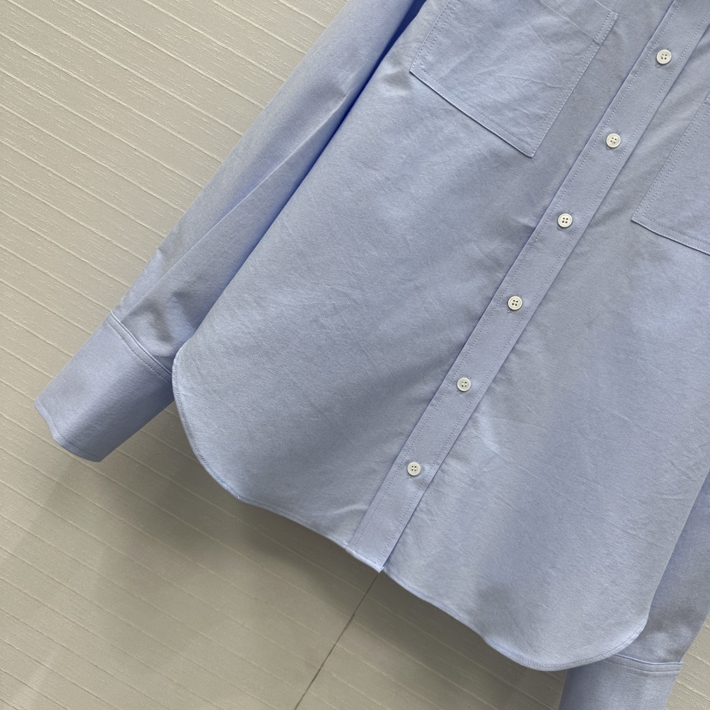 独家首发❤️原单品质，Bc长期主义穿搭！干净松弛老钱风牛津棉布衬衫！金属感刺绣徽章图案低调奢华细节感满满