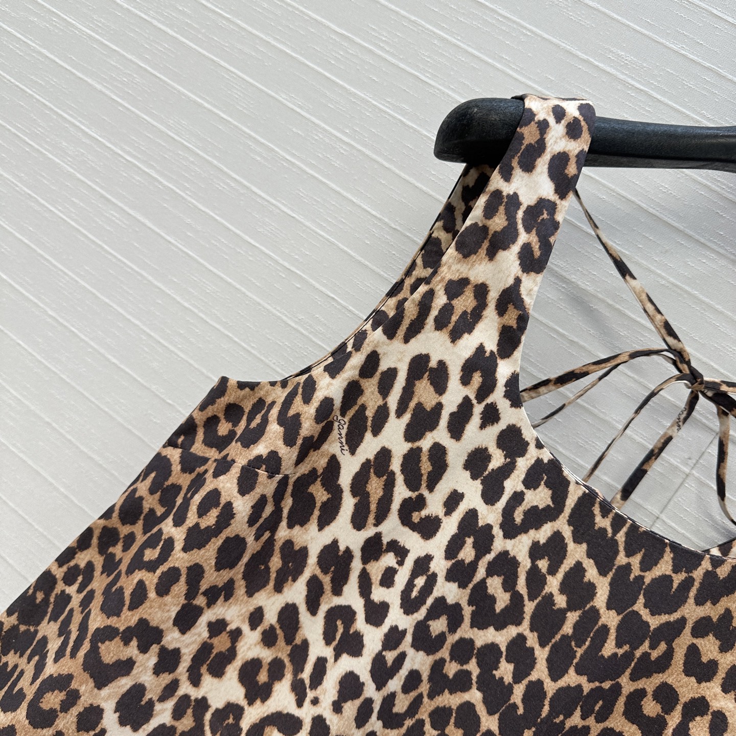 独家首发❤️原单品质，Gan*i25新品甜酷风穿搭，豹纹印花U字领连衣裙！定制荷叶花边褶皱工艺设计层次感