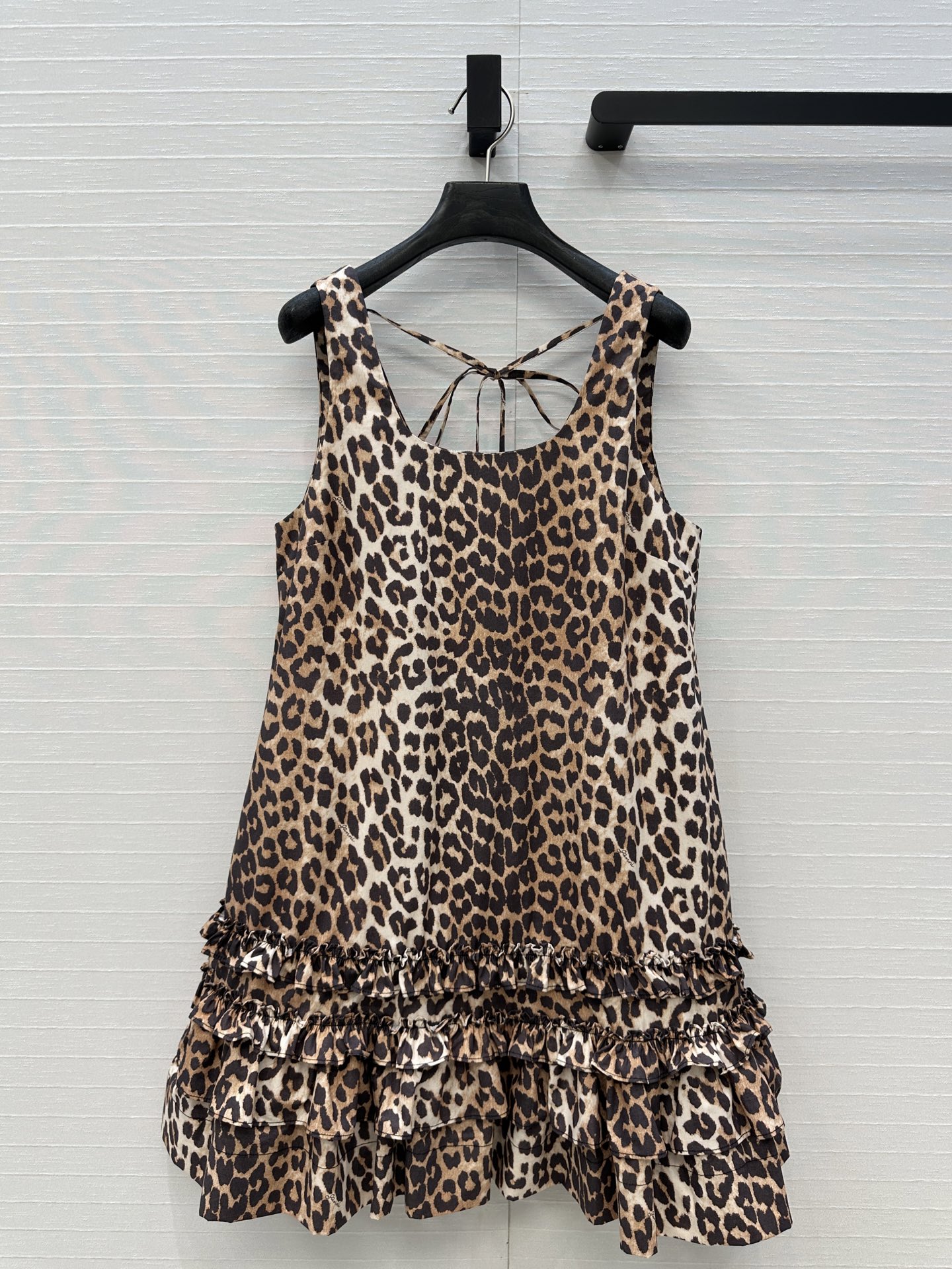 独家首发❤️原单品质，Gan*i25新品甜酷风穿搭，豹纹印花U字领连衣裙！定制荷叶花边褶皱工艺设计层次感