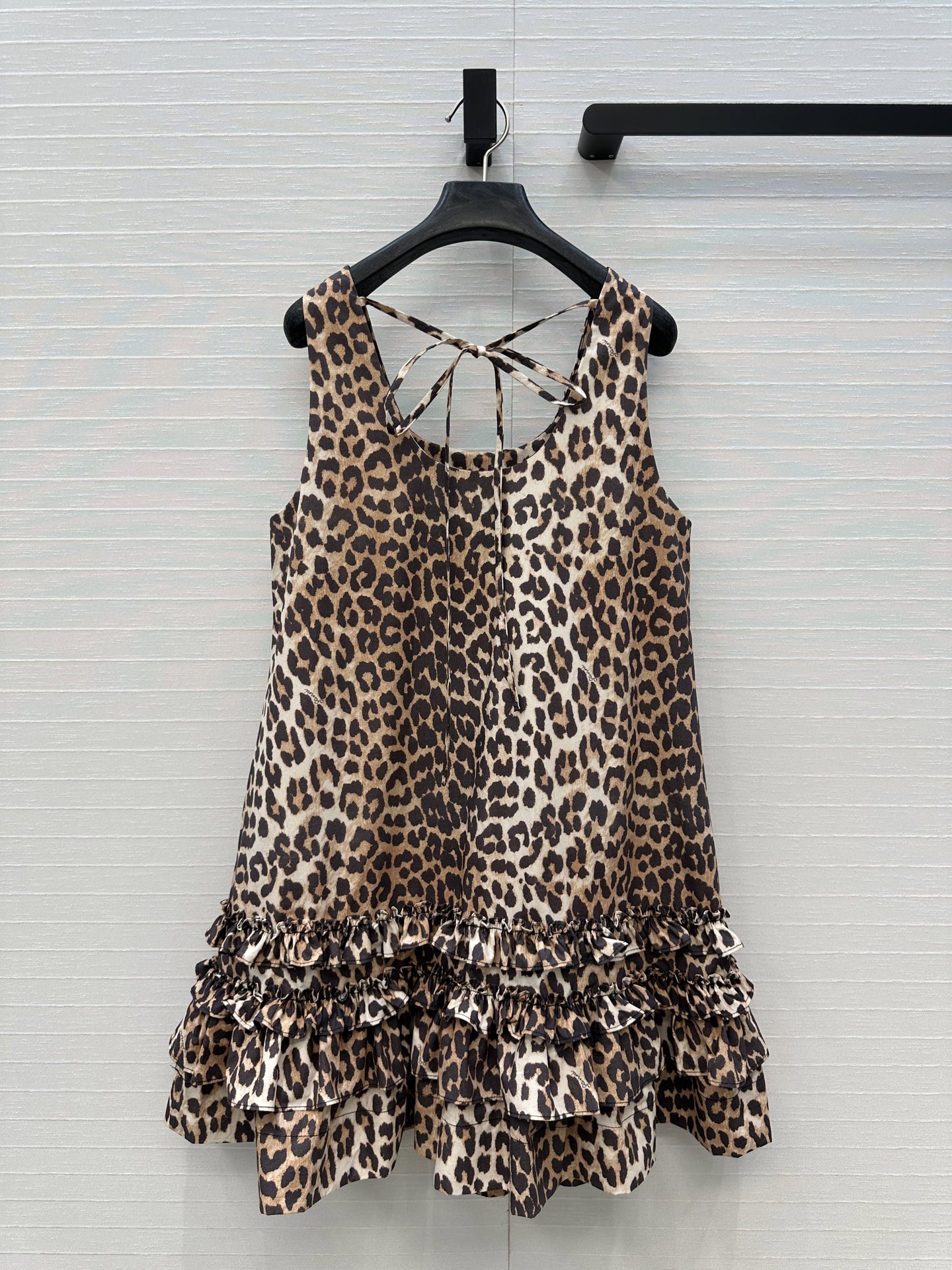 独家首发❤️原单品质，Gan*i25新品甜酷风穿搭，豹纹印花U字领连衣裙！定制荷叶花边褶皱工艺设计层次感