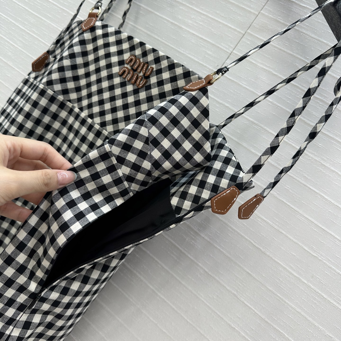 独家首发❤️原单品质，miu系少女系穿搭！知识分子风黑白小格子吊带连衣裙！定制进口纯棉色织面料，经典修身