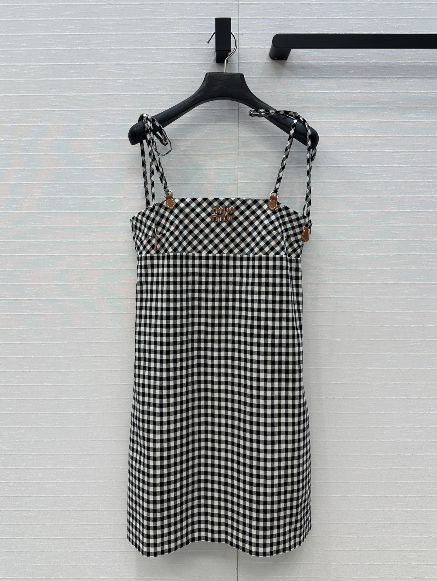 独家首发❤️原单品质，miu系少女系穿搭！知识分子风黑白小格子吊带连衣裙！定制进口纯棉色织面料，经典修身
