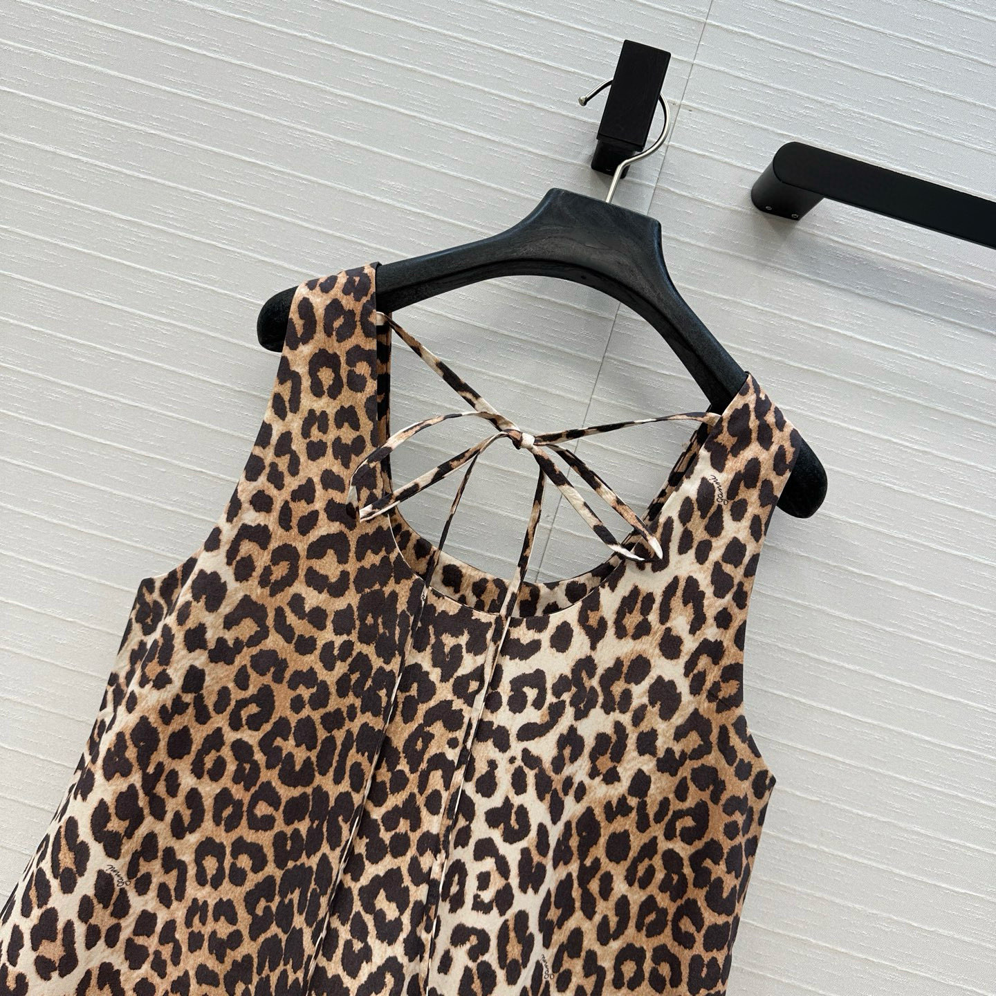 独家首发❤️原单品质，Gan*i25新品甜酷风穿搭，豹纹印花U字领连衣裙！定制荷叶花边褶皱工艺设计层次感