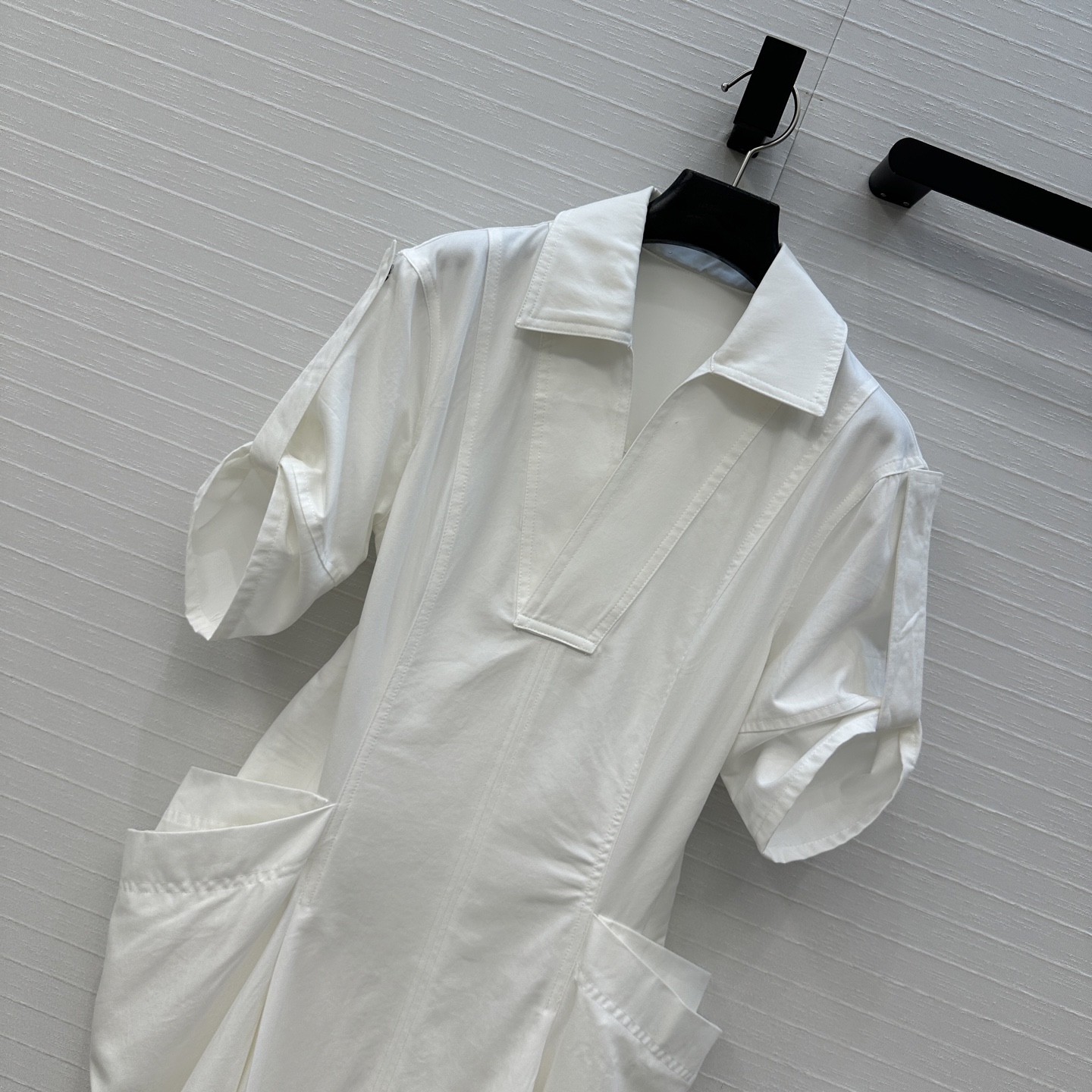 Bv’s Summer V-Collar Dress: Elegant and Lax Design with Hard-Core Appeal - 图片 2