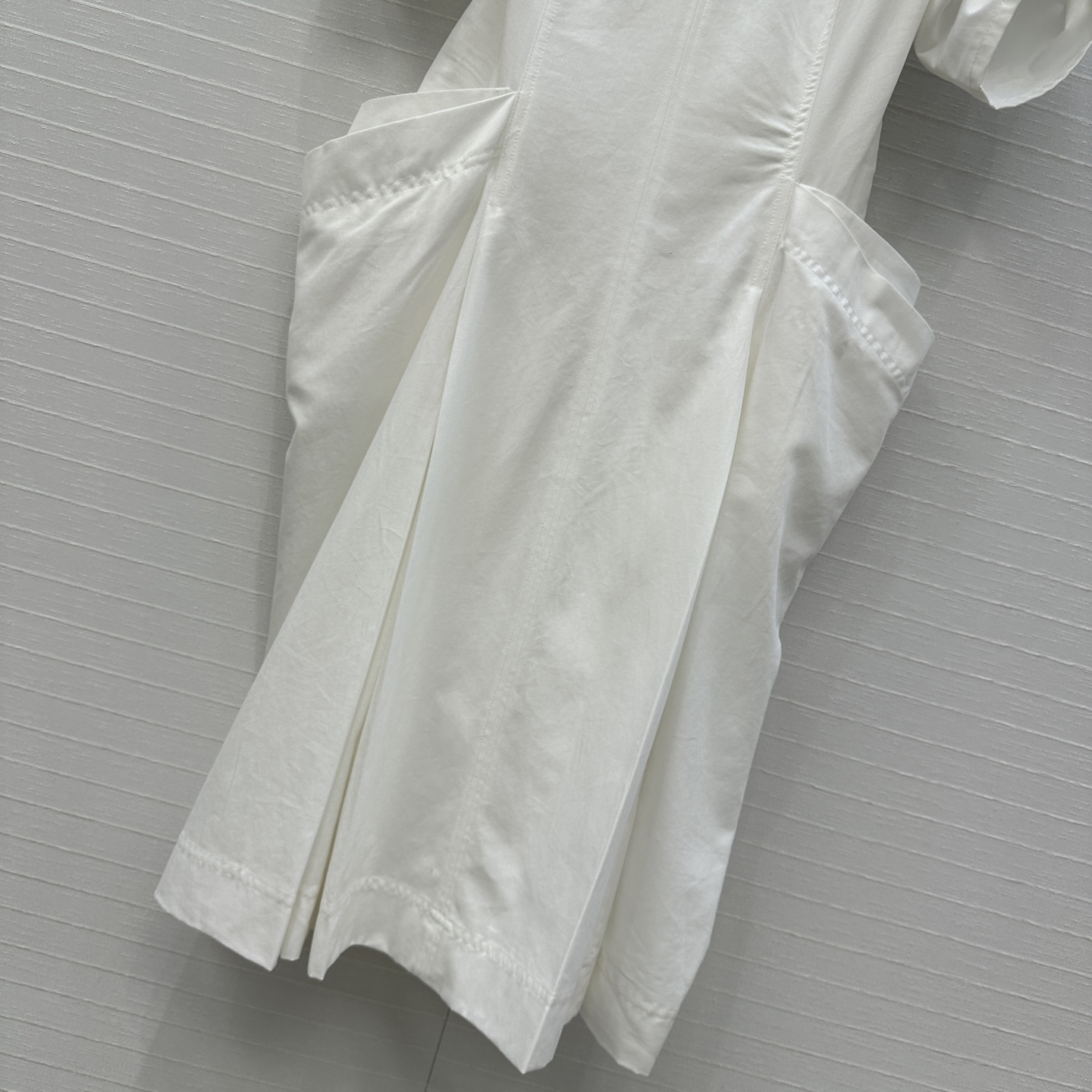 Bv’s Summer V-Collar Dress: Elegant and Lax Design with Hard-Core Appeal - 图片 5