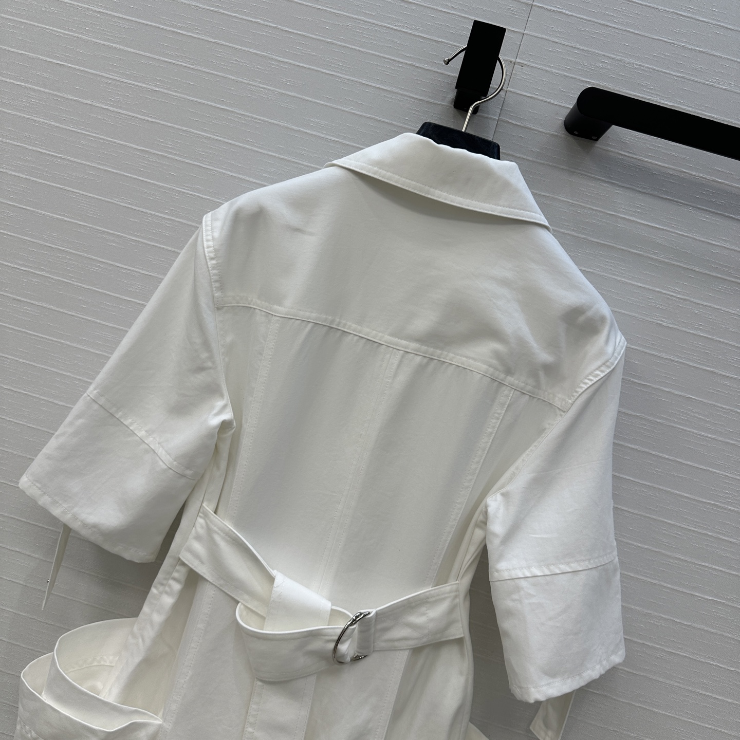 Bv’s Summer V-Collar Dress: Elegant and Lax Design with Hard-Core Appeal - 图片 9