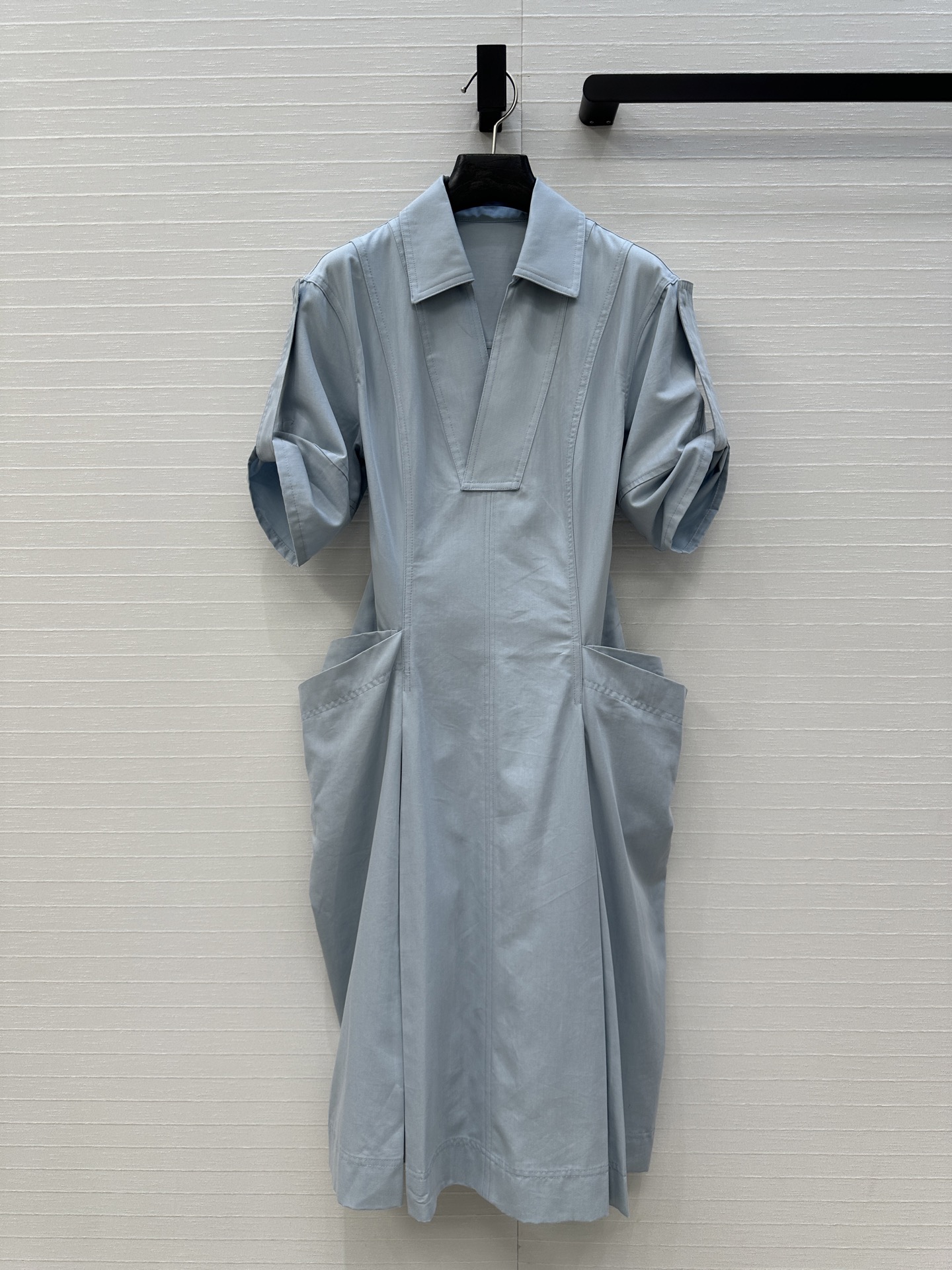 Stylish Summer Dress: P805 V-Collar Design with Elegant Details in Two Colors - 图片 1