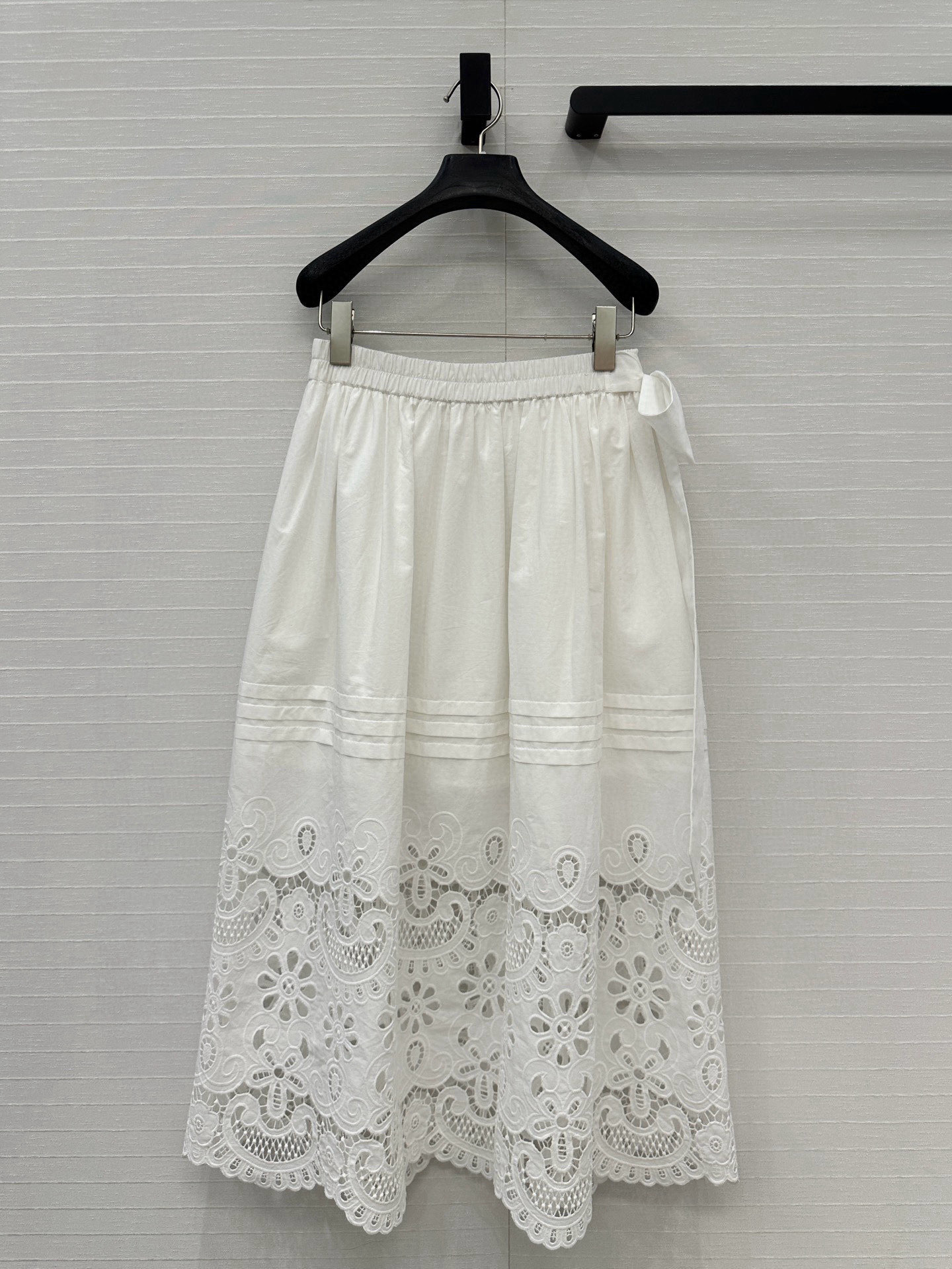 独家首发！高端品质，Vale*25春夏新品度假风长半裙❤️徳国机重工定位缕空刺绣法式花㚏，进口丝绵面料层