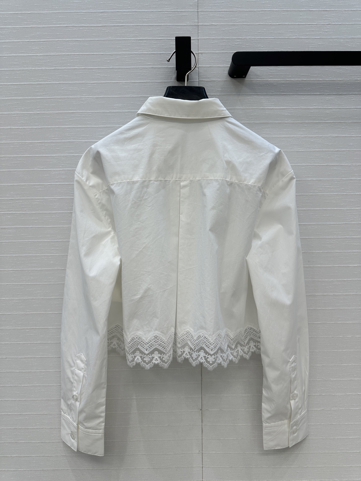 Review: P552 Women’s Suit Recommends Luis V* Navigatorial Monogram Lace Shirts - 图片 8