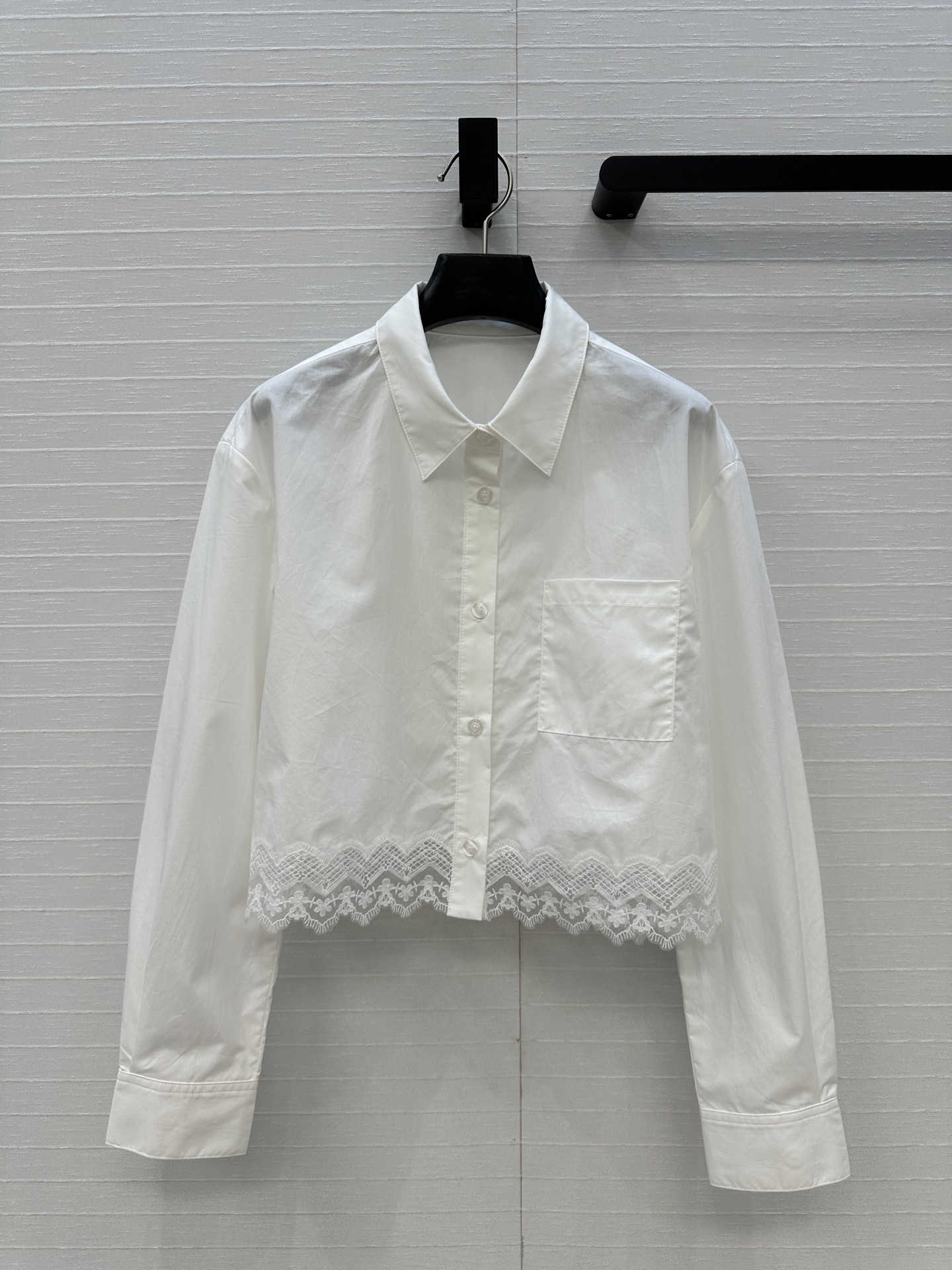 Review: P552 Women’s Suit Recommends Luis V* Navigatorial Monogram Lace Shirts - 图片 1