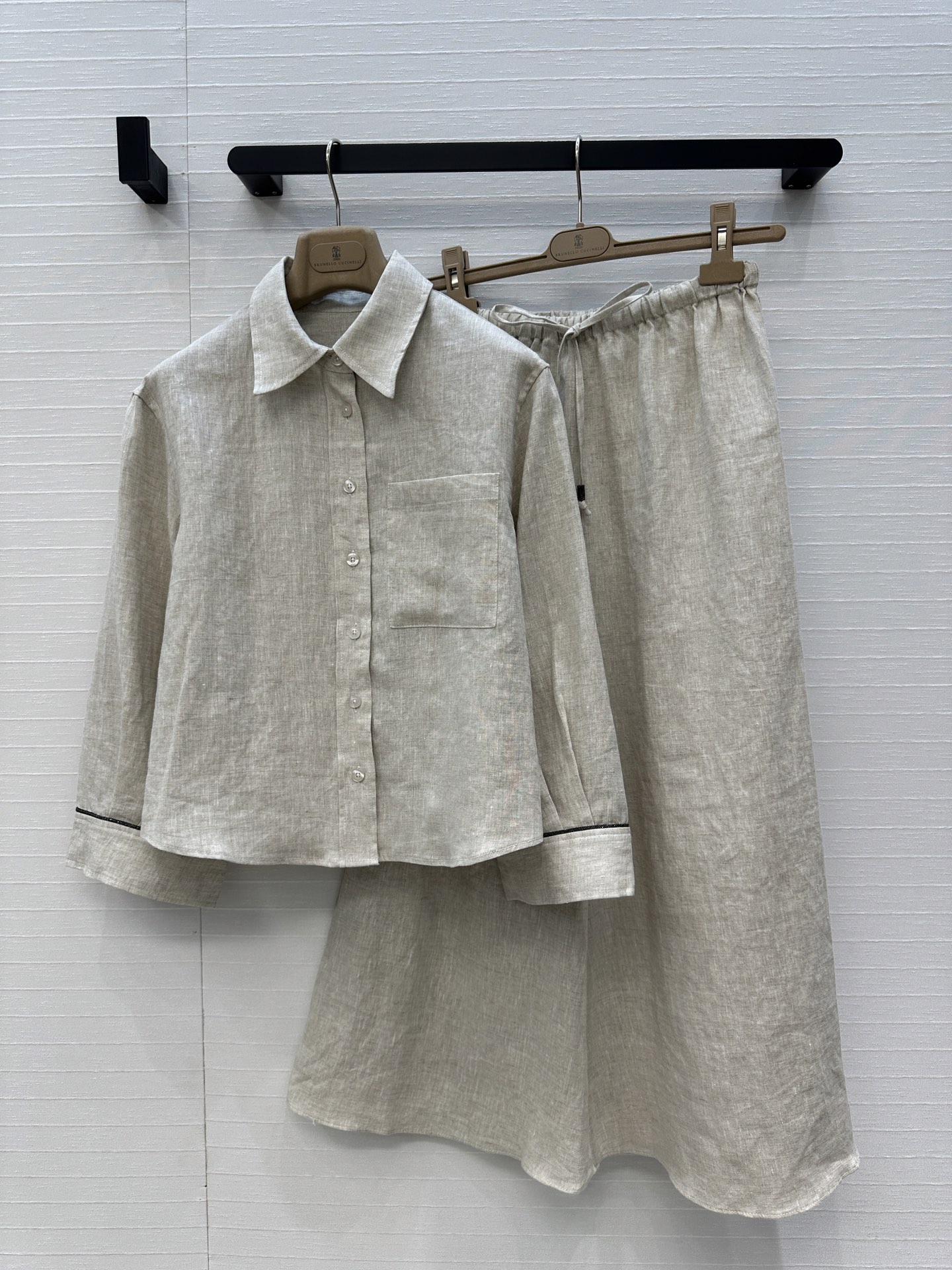 Fashionable Female Suit Package with Long-Term Design and Luxurious Details