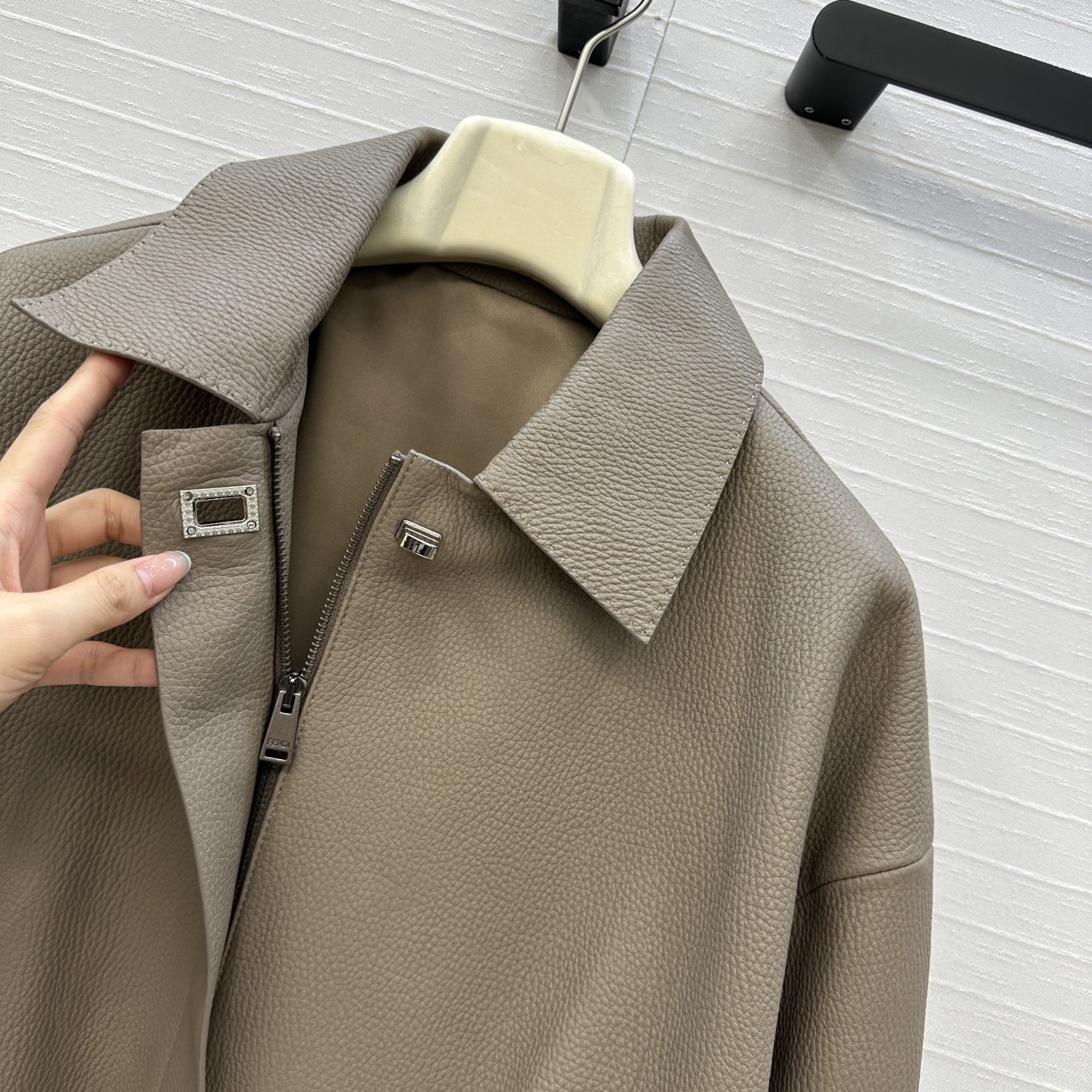 High-end Handmade Lambskin Metal Jacket: Perfect Quality and Customized Design - 图片 3