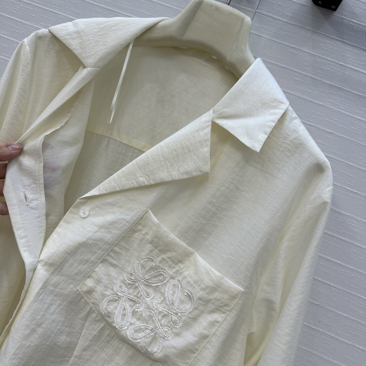 独家首发❤️强烈推荐，LW海岛度假Paula’s系列轻薄天丝绵翻领衬衫，防晒空调房必备叠穿必备，立体牙刷