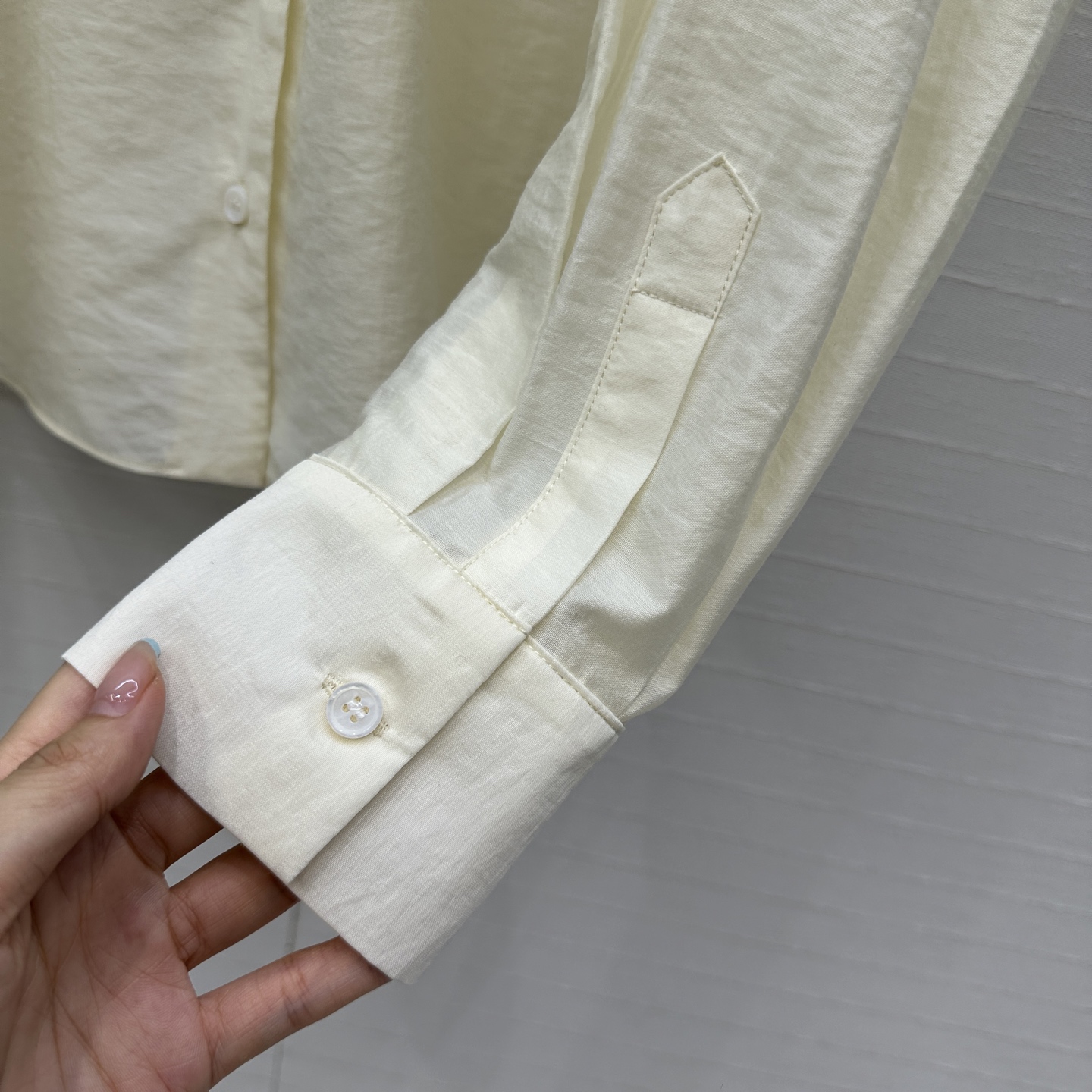 独家首发❤️强烈推荐，LW海岛度假Paula’s系列轻薄天丝绵翻领衬衫，防晒空调房必备叠穿必备，立体牙刷