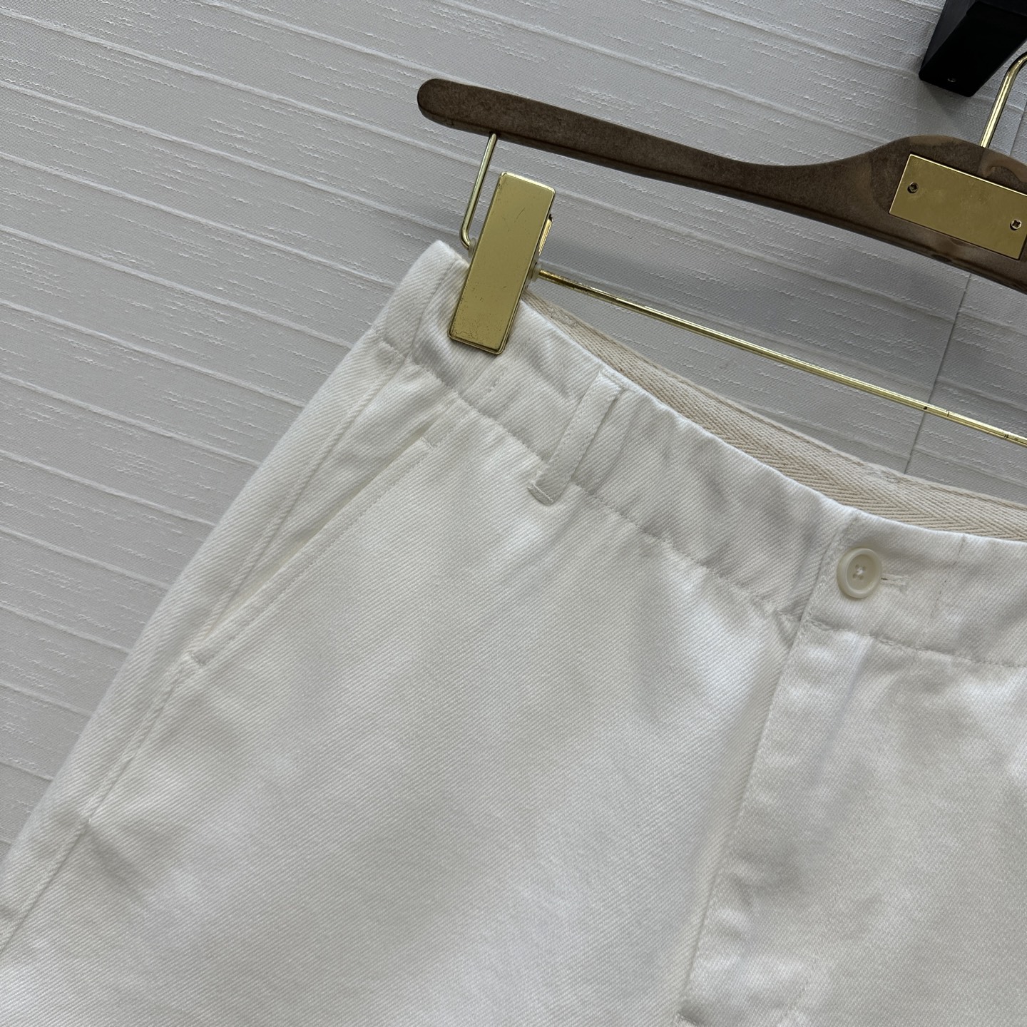 High-Quality Hardcore Women’s Suit: Classic High Waist Style with Metal Logo Details. - 图片 3