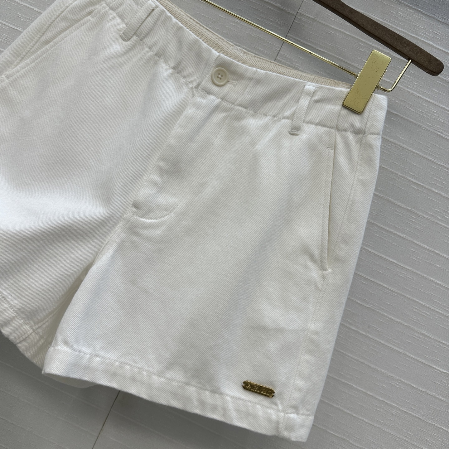High-Quality Hardcore Women’s Suit: Classic High Waist Style with Metal Logo Details. - 图片 7