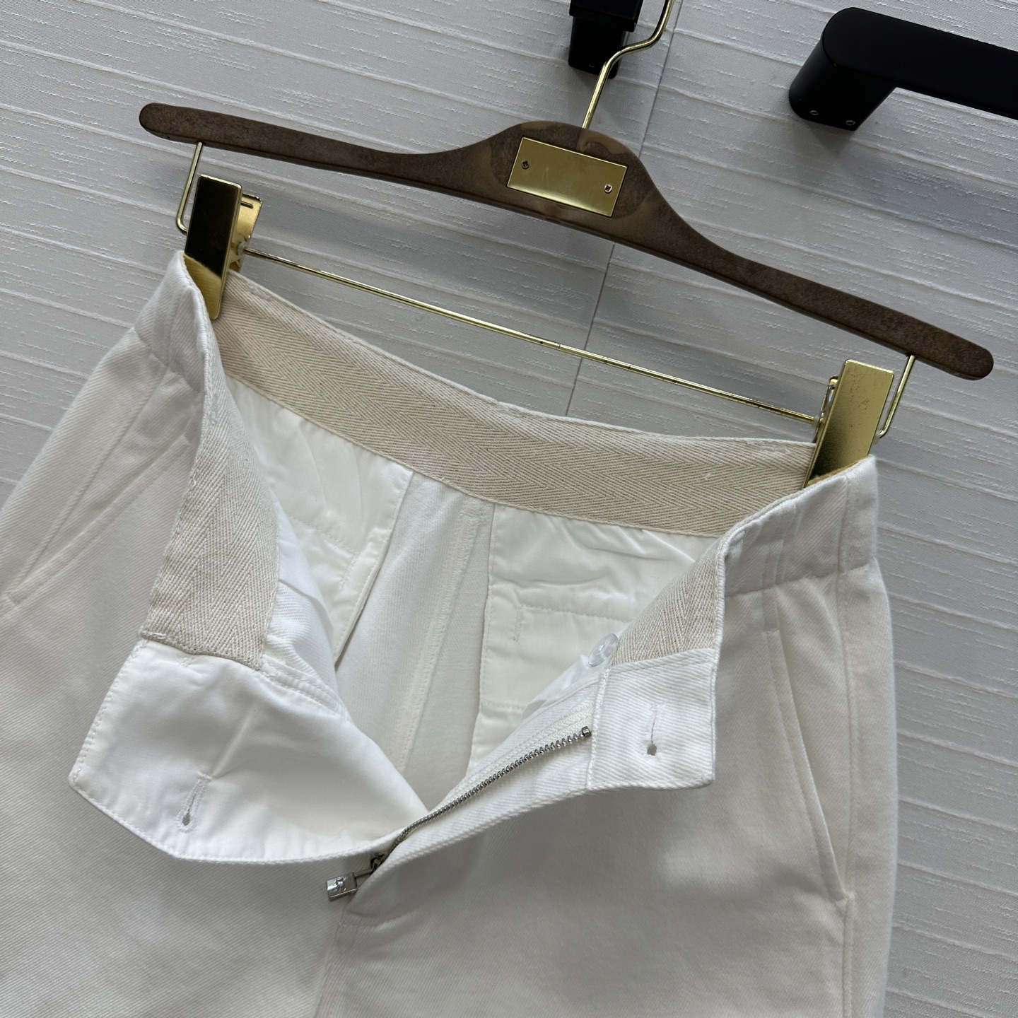 High-Quality Hardcore Women’s Suit: Classic High Waist Style with Metal Logo Details. - 图片 4
