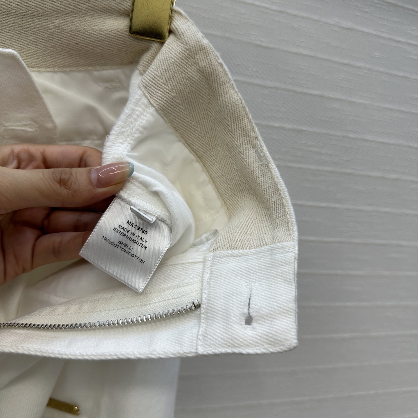 High-Quality Hardcore Women’s Suit: Classic High Waist Style with Metal Logo Details. - 图片 5