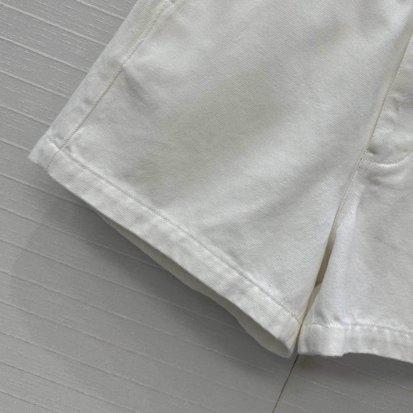 High-Quality Hardcore Women’s Suit: Classic High Waist Style with Metal Logo Details. - 图片 6