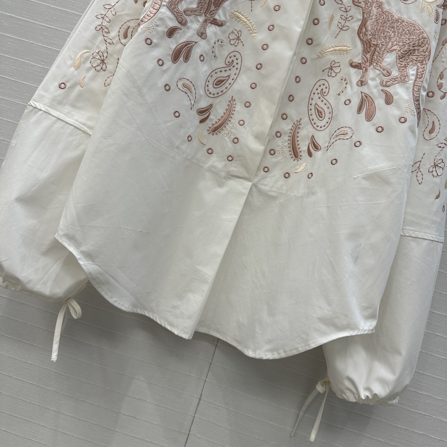 “Original Hard-Core Women’s Suit with New H25 Holiday Style: Arleslene Embroidered Shirts and Recreational Shorts” - 图片 6