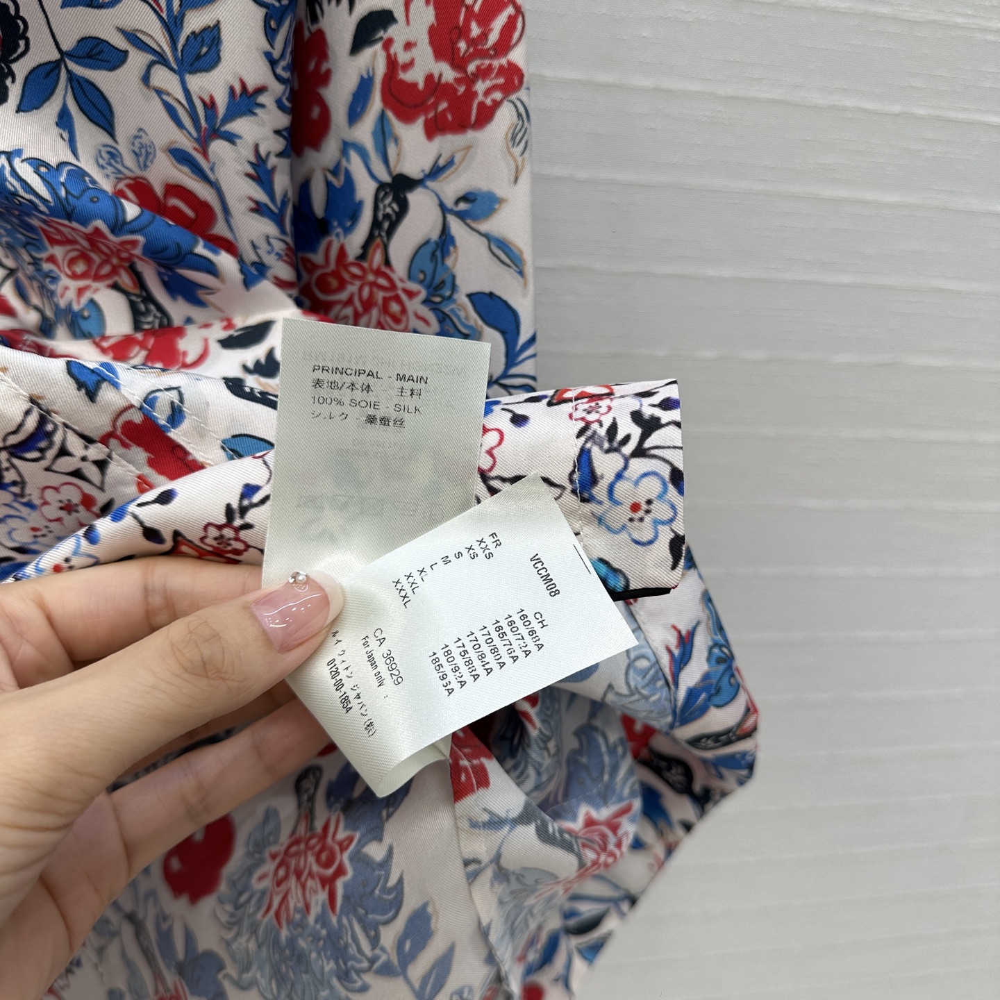 “Louis v. Sea Island Holiday Series Women’s Silk Suit: Classic Fashion Recommendation” - 图片 7