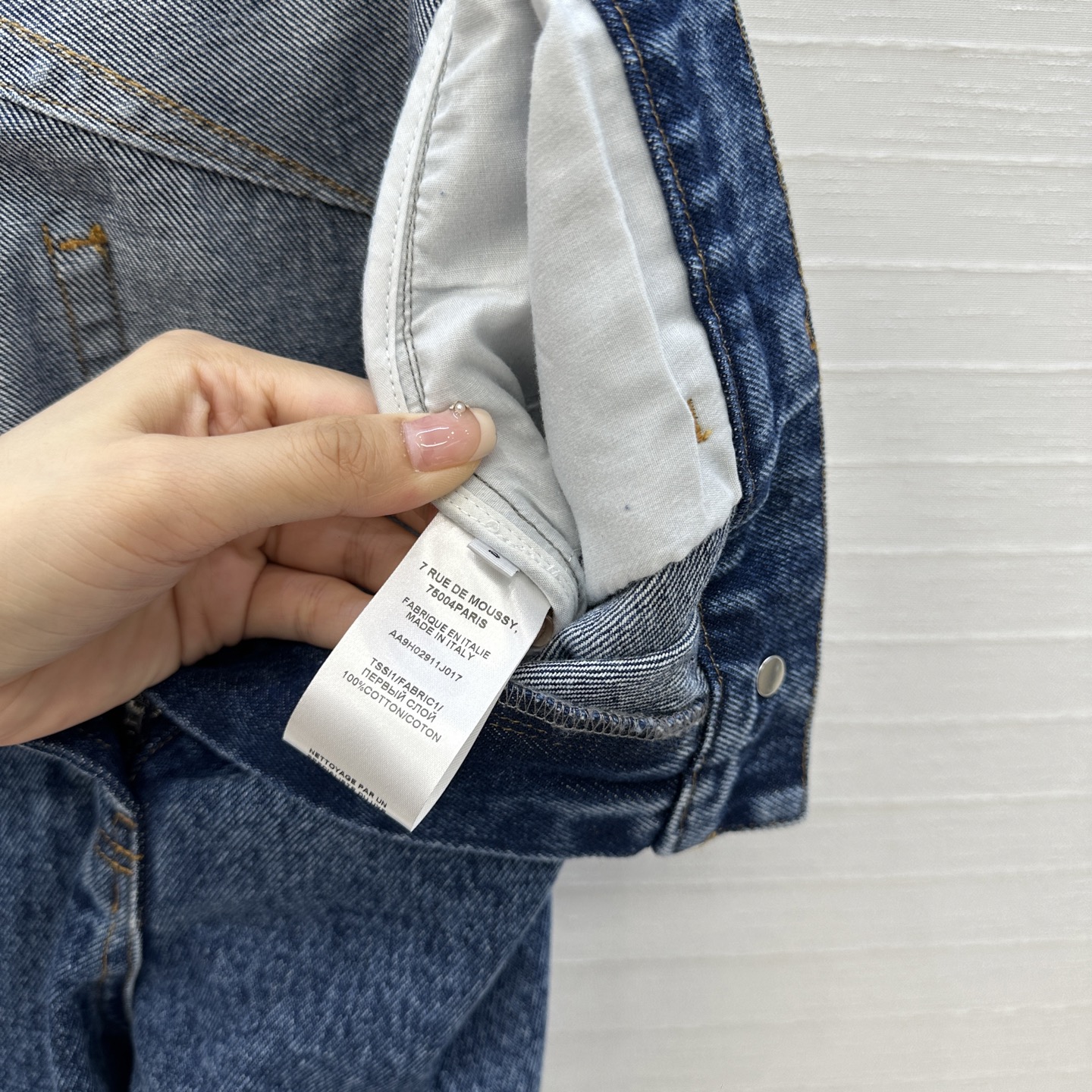 独家首发❤️爆单推荐，Alai*25新品时髦精穿搭！雪花蓝洗水牛仔裤！品牌调性立裁弯刀设计上身A爆啦！经