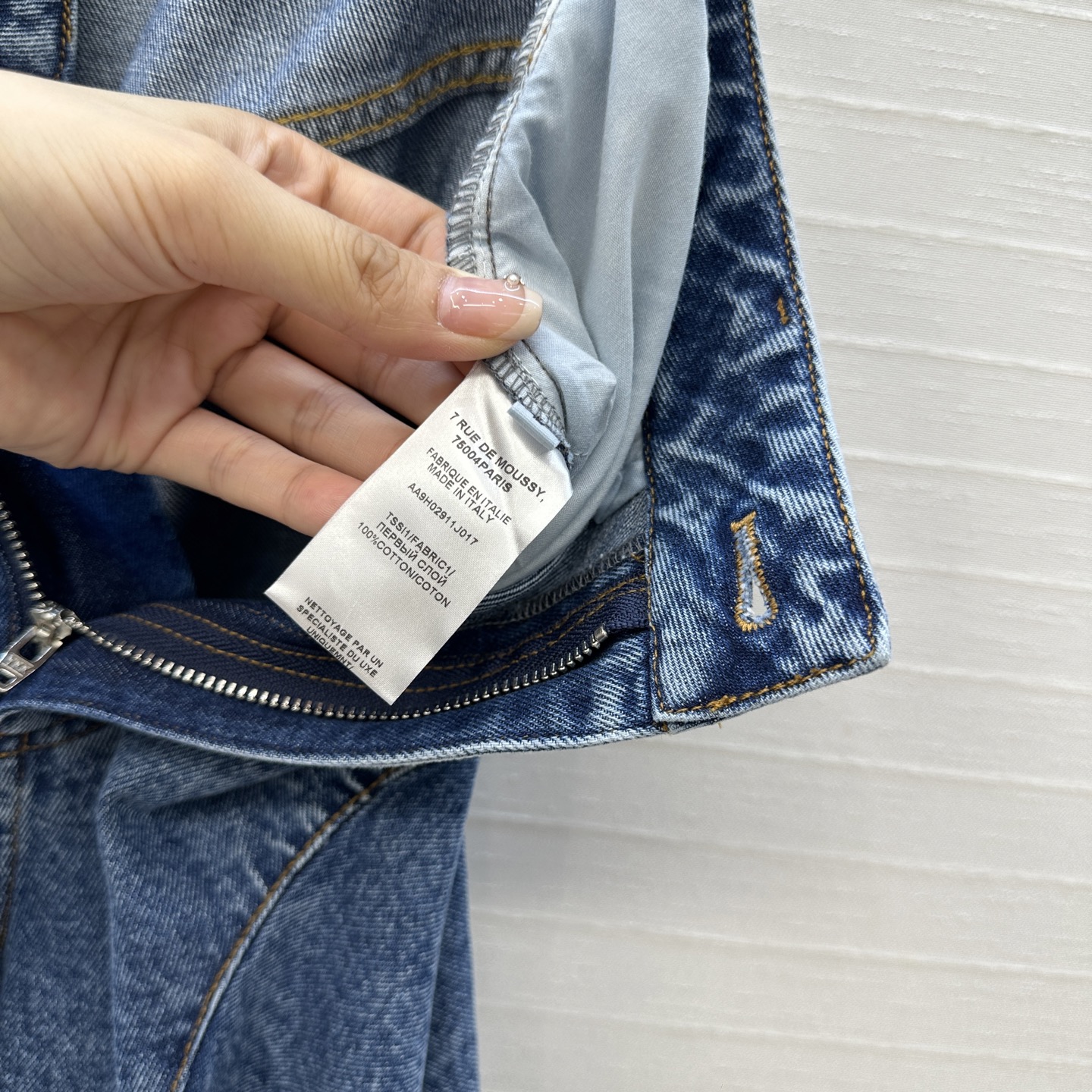 独家首发❤️爆单推荐，Alai*25新品时髦精穿搭！荷叶边雪花蓝洗水牛仔裤！品牌调性荷叶边剪裁设计版型走