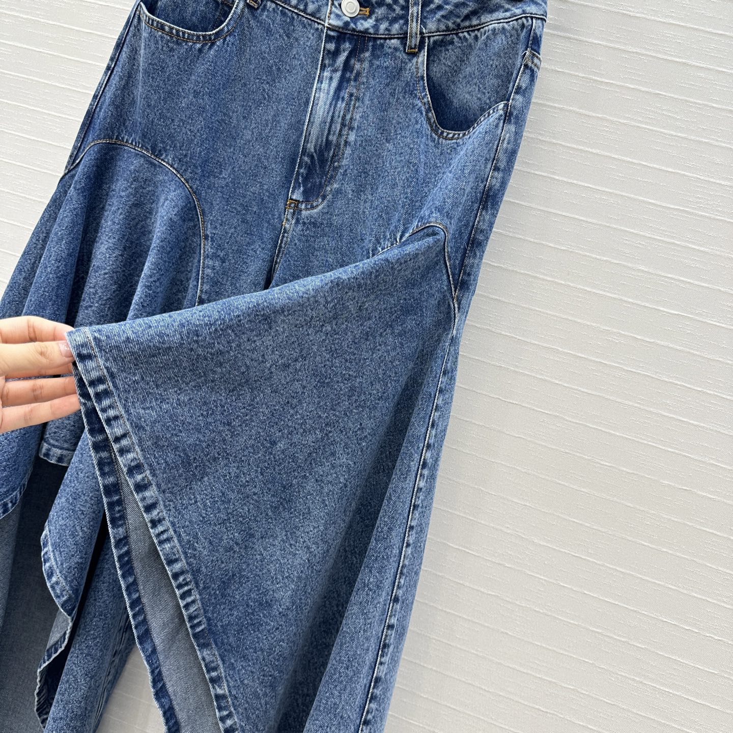 独家首发❤️爆单推荐，Alai*25新品时髦精穿搭！荷叶边雪花蓝洗水牛仔裤！品牌调性荷叶边剪裁设计版型走