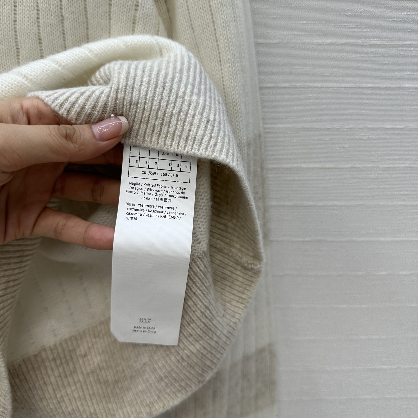 P912 Original Women’s Suit: Soft, Cozy, Exclusive Package with Metal Shoulder Buttons - 图片 8