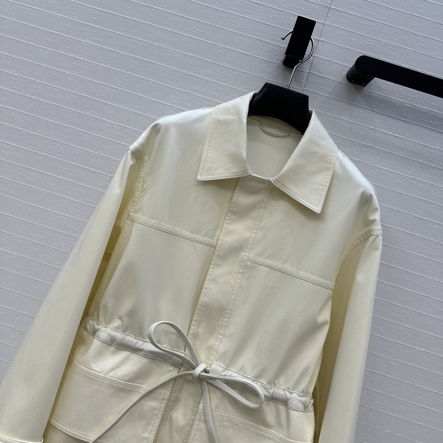 High-End Female Suit: Bv25 Hunting Wind Jacket with Leather Details - 图片 2