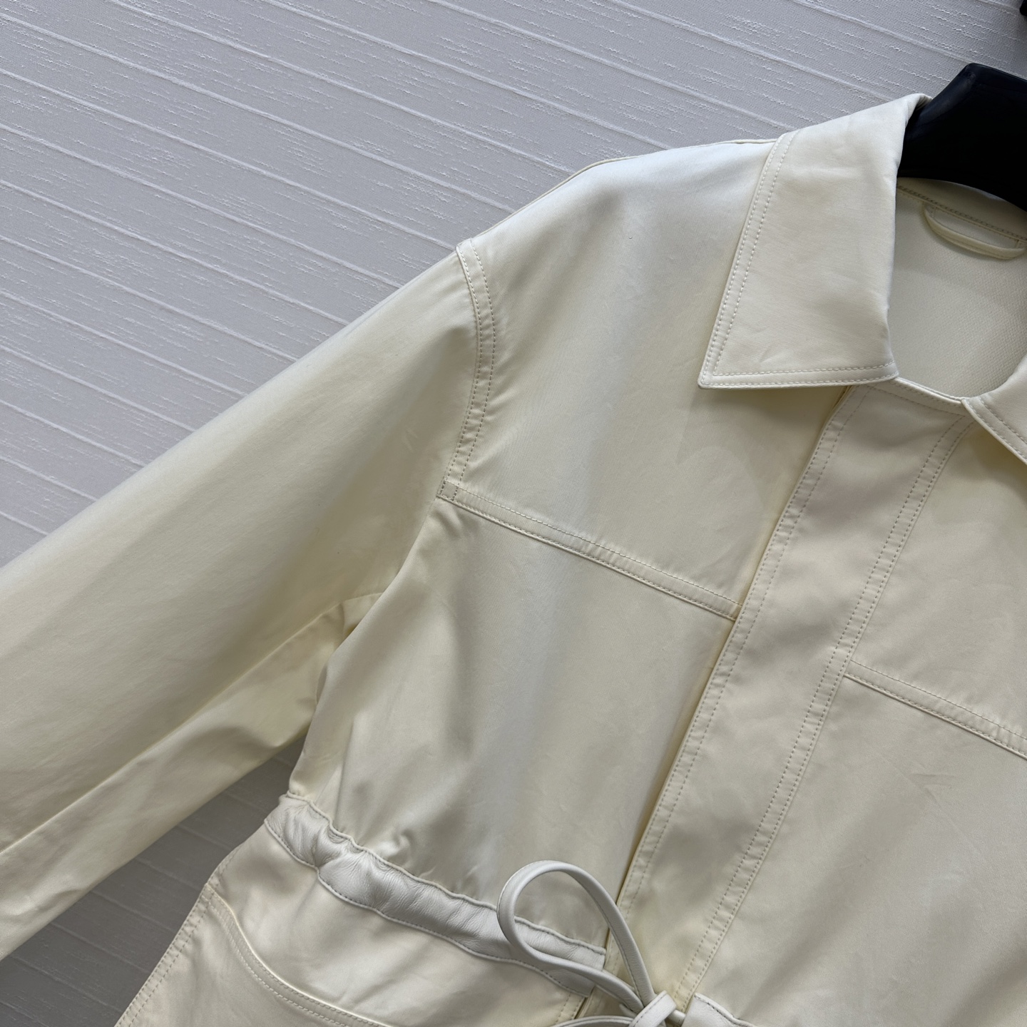 High-End Female Suit: Bv25 Hunting Wind Jacket with Leather Details - 图片 3