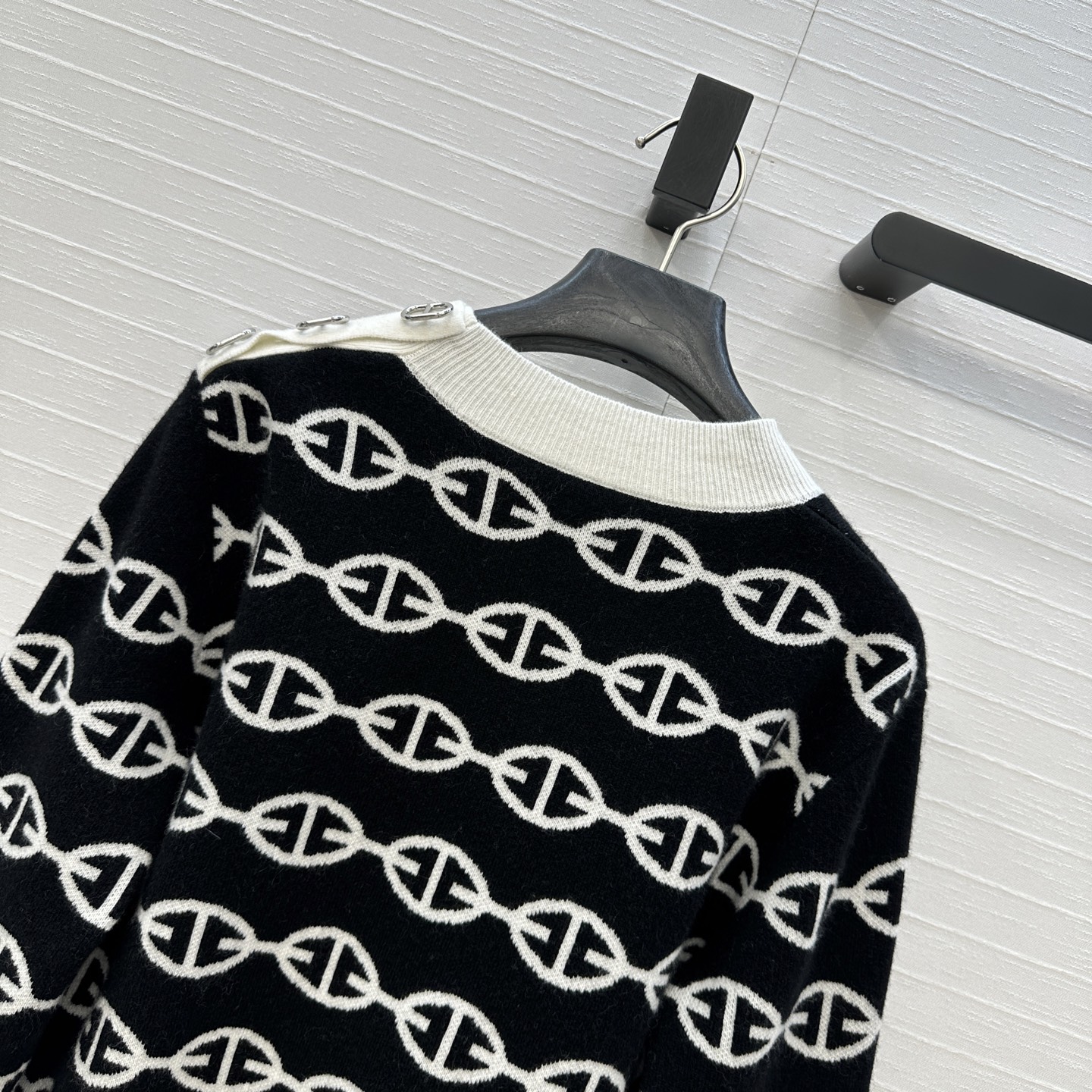 “Stylish P912 Velvet Knit Shirt in Three Colors – Elegant and Fashionable Design for All Sizes” - 图片 9