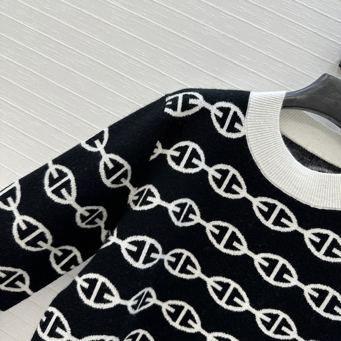 “Stylish P912 Velvet Knit Shirt in Three Colors – Elegant and Fashionable Design for All Sizes” - 图片 3