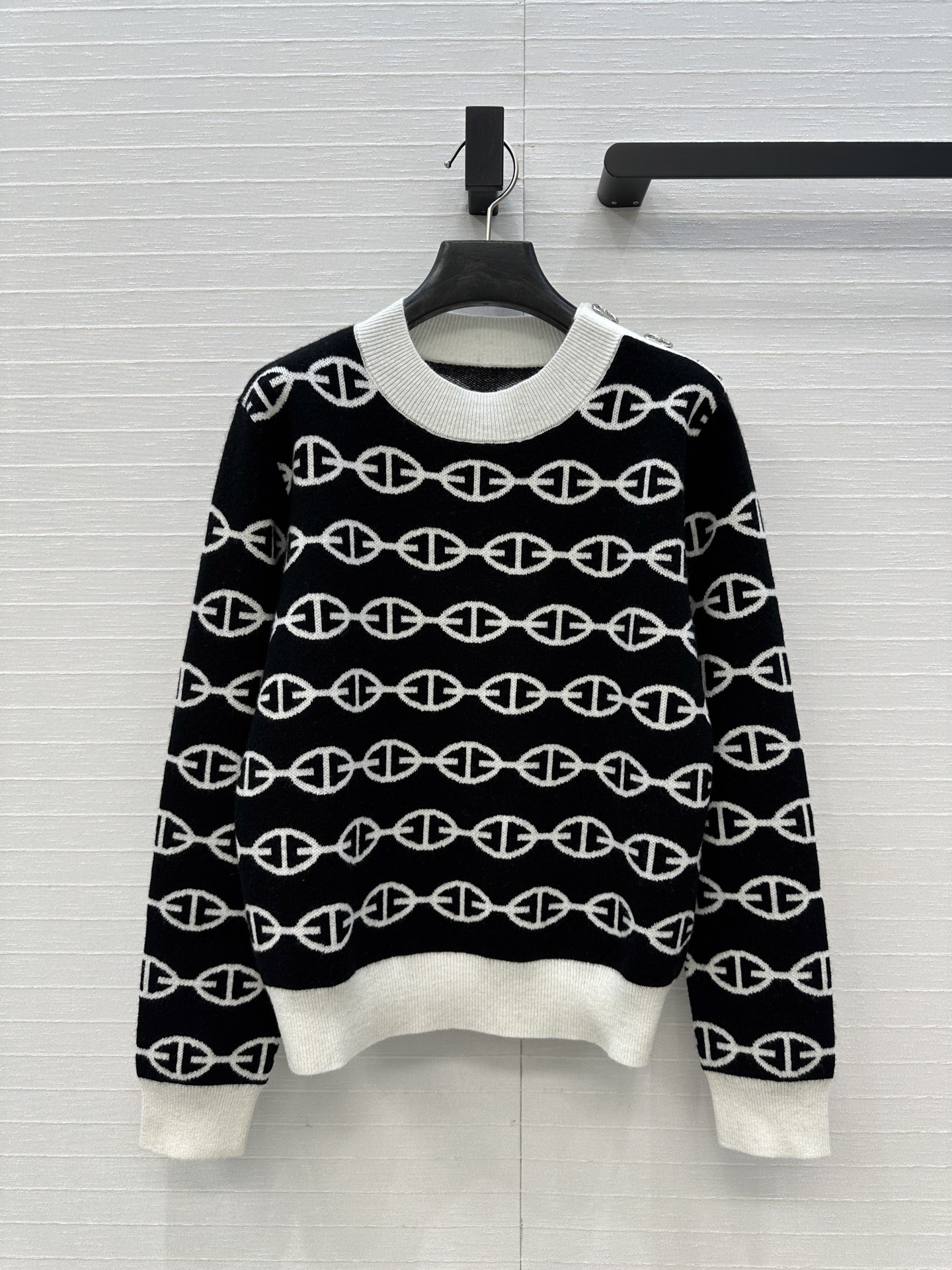 “Stylish P912 Velvet Knit Shirt in Three Colors – Elegant and Fashionable Design for All Sizes”
