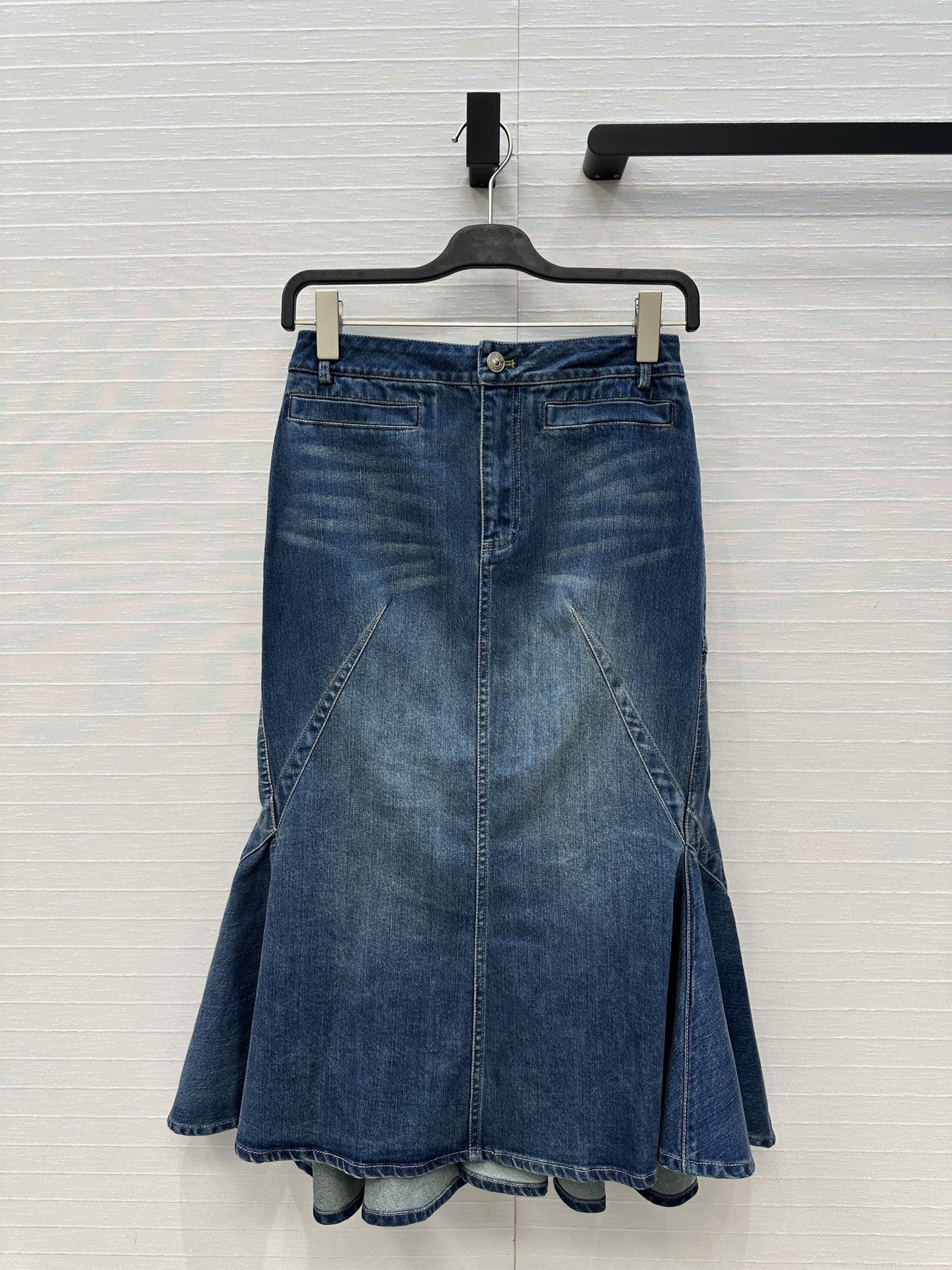 Stylish Cheesy Dress Recommendation: New McQueen Blouse, Cowboy Twist, Classic High-Waist Hip Dress – One Color, Three Sizes - 图片 1