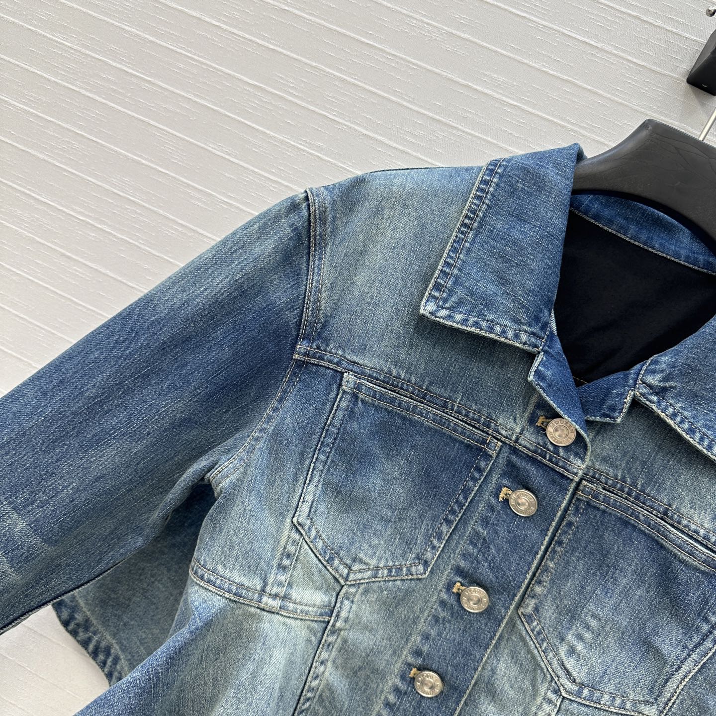 Stylish Female Suit with Doll Coat, Umbrella Skirt, and Stone-washing Jeans Recommendation - 图片 3