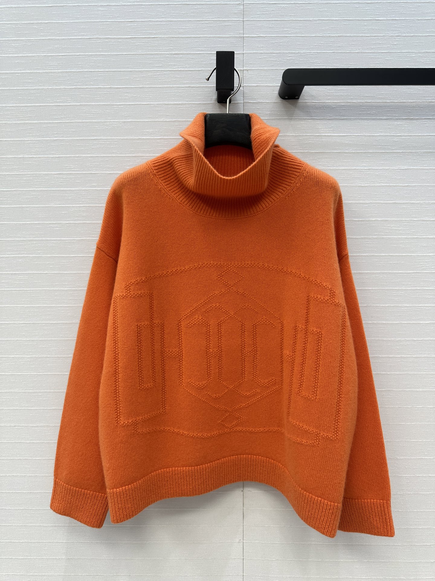 High-Quality Female Packaged Explosive for Knitting Sweaters: Stylish, Shoulder-Free Design